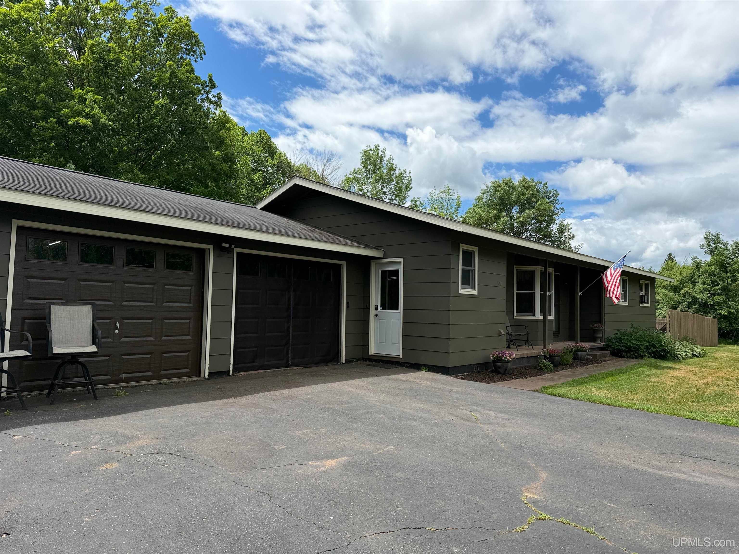 1001 Tilden Road — photo