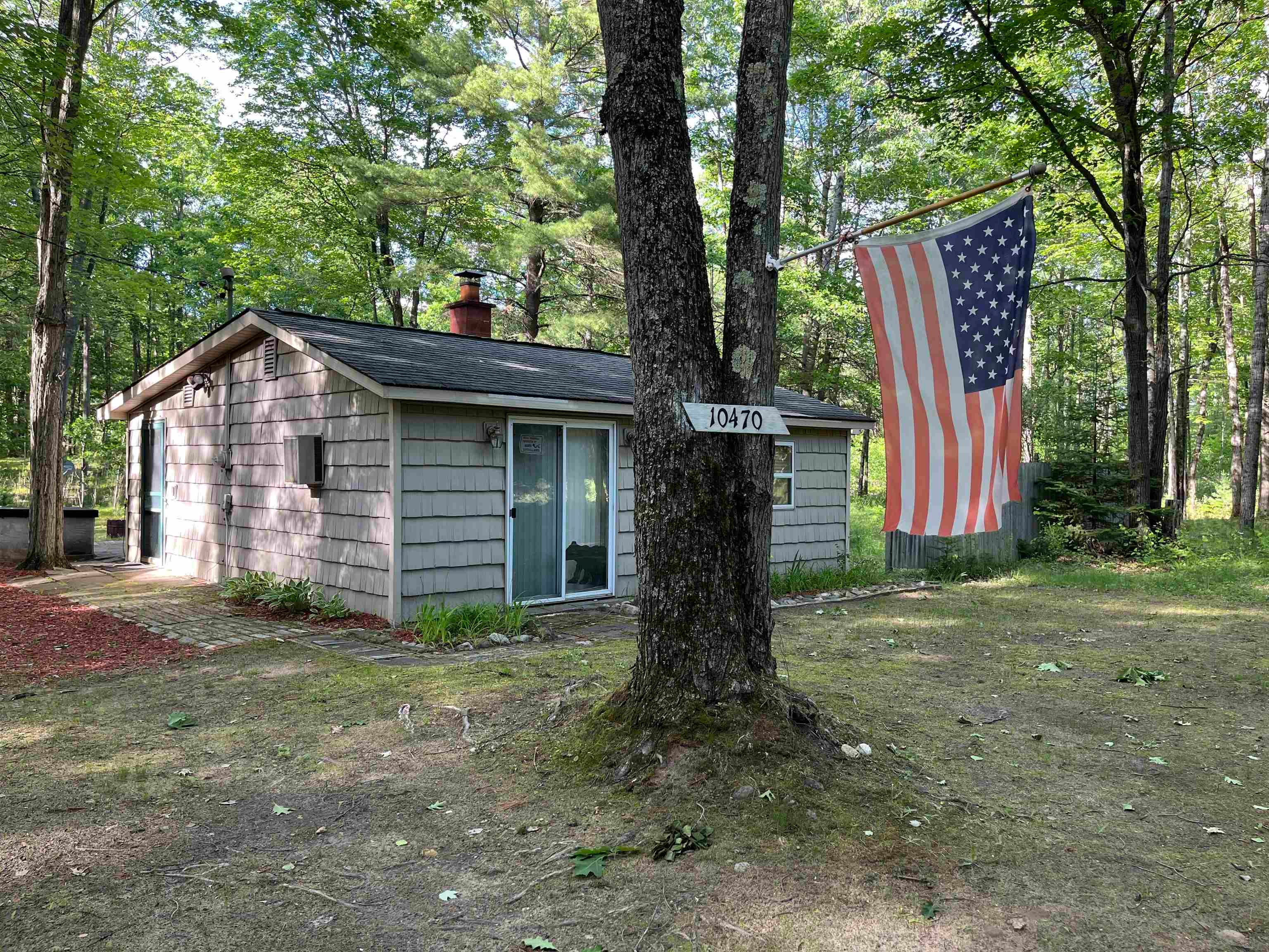 10470 Cedar Road — photo
