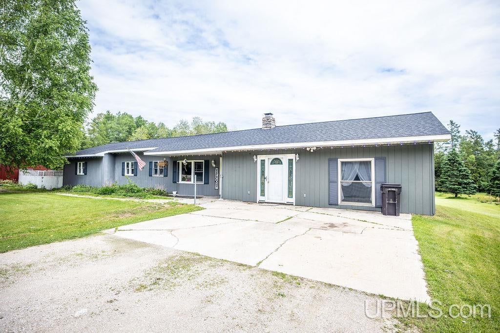 5623 W River Road — photo