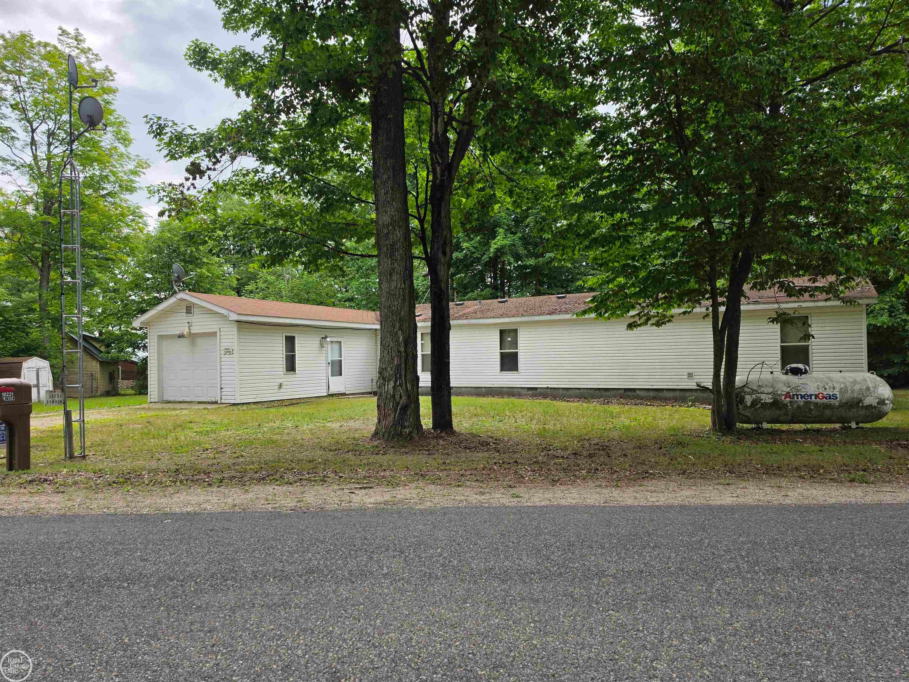10231 Linden Avenue — photo