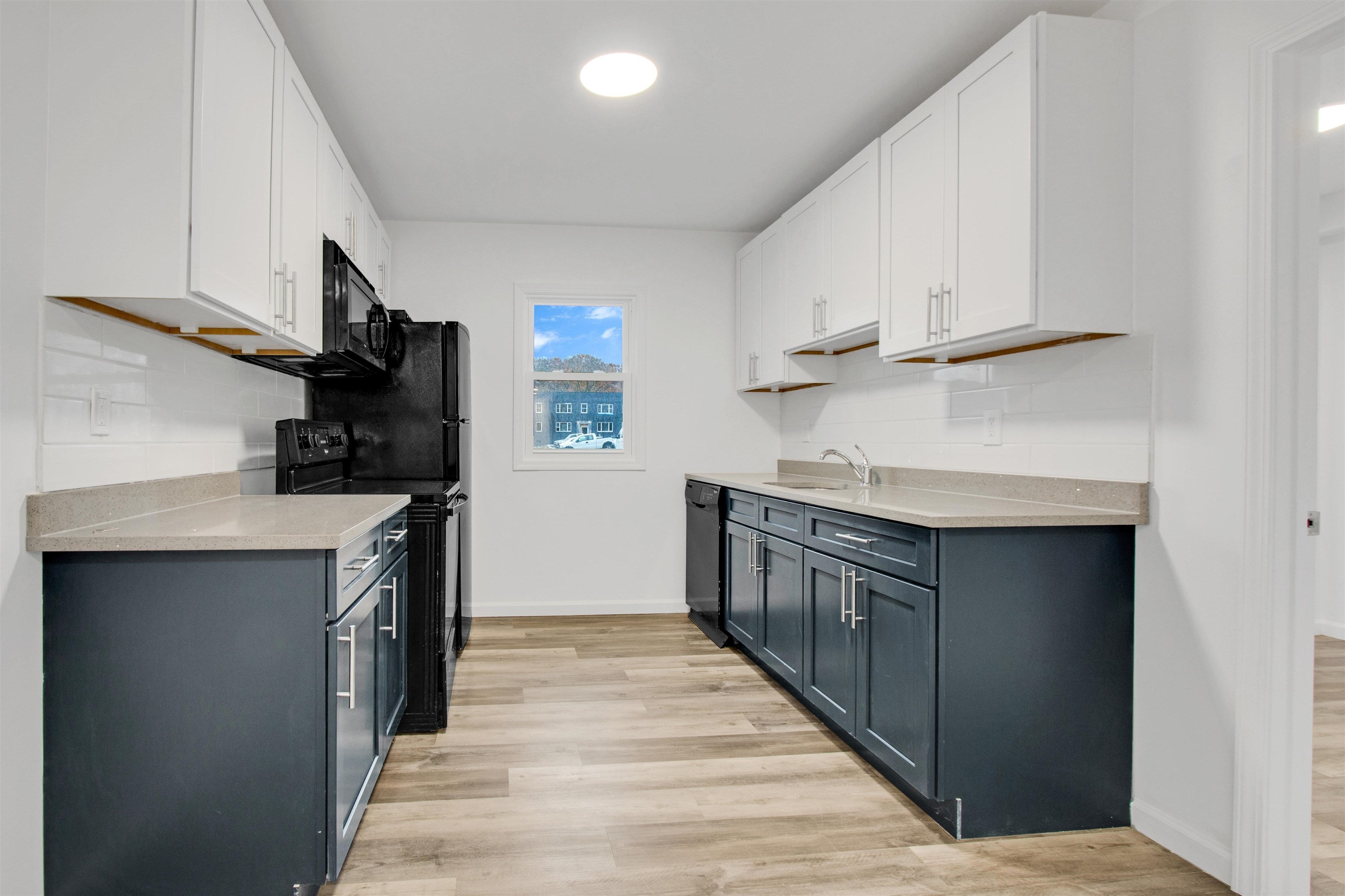 337 Sheffield Apt. a Avenue Apartment a — photo