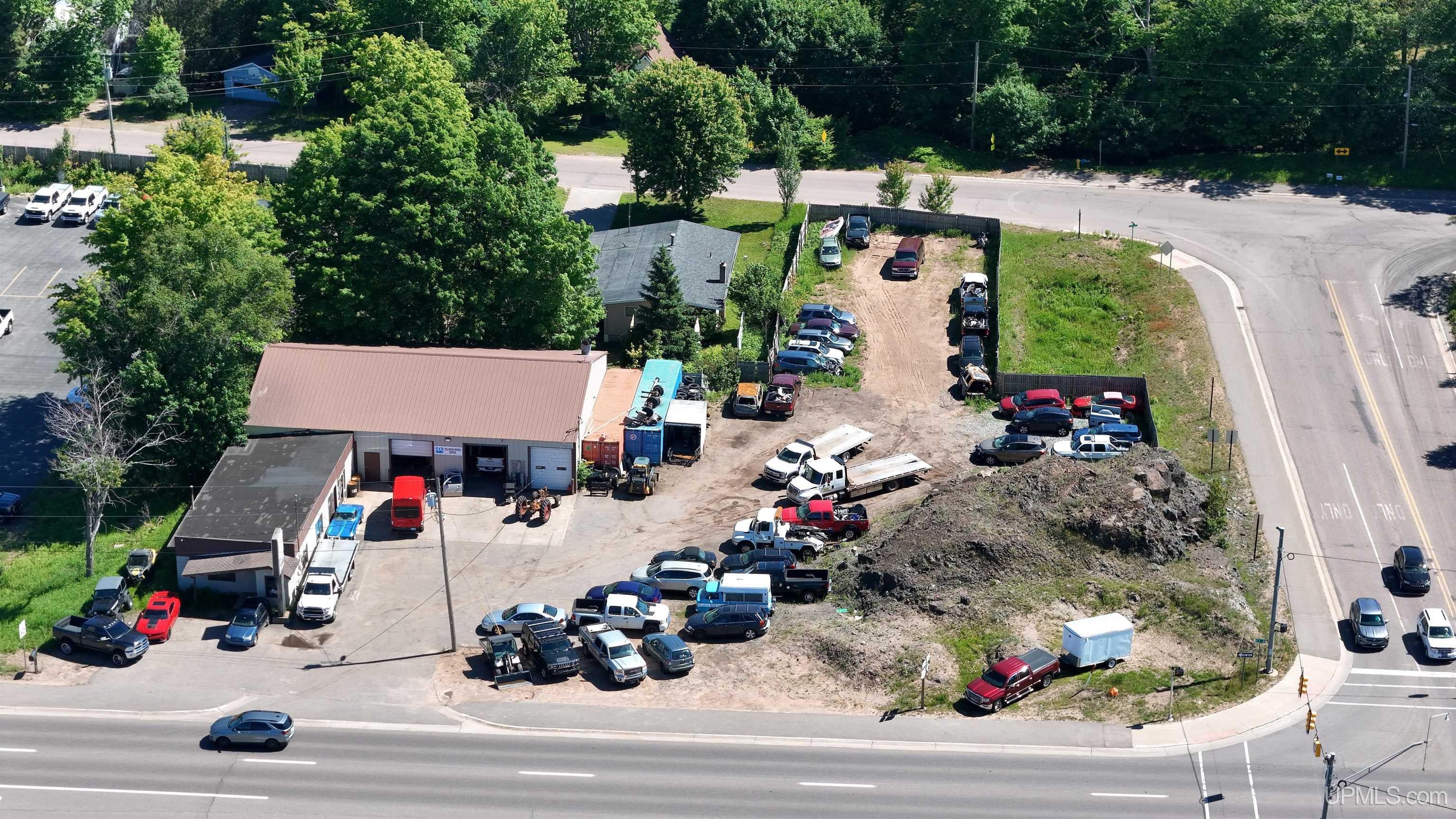 2743 US 41 W Highway — photo