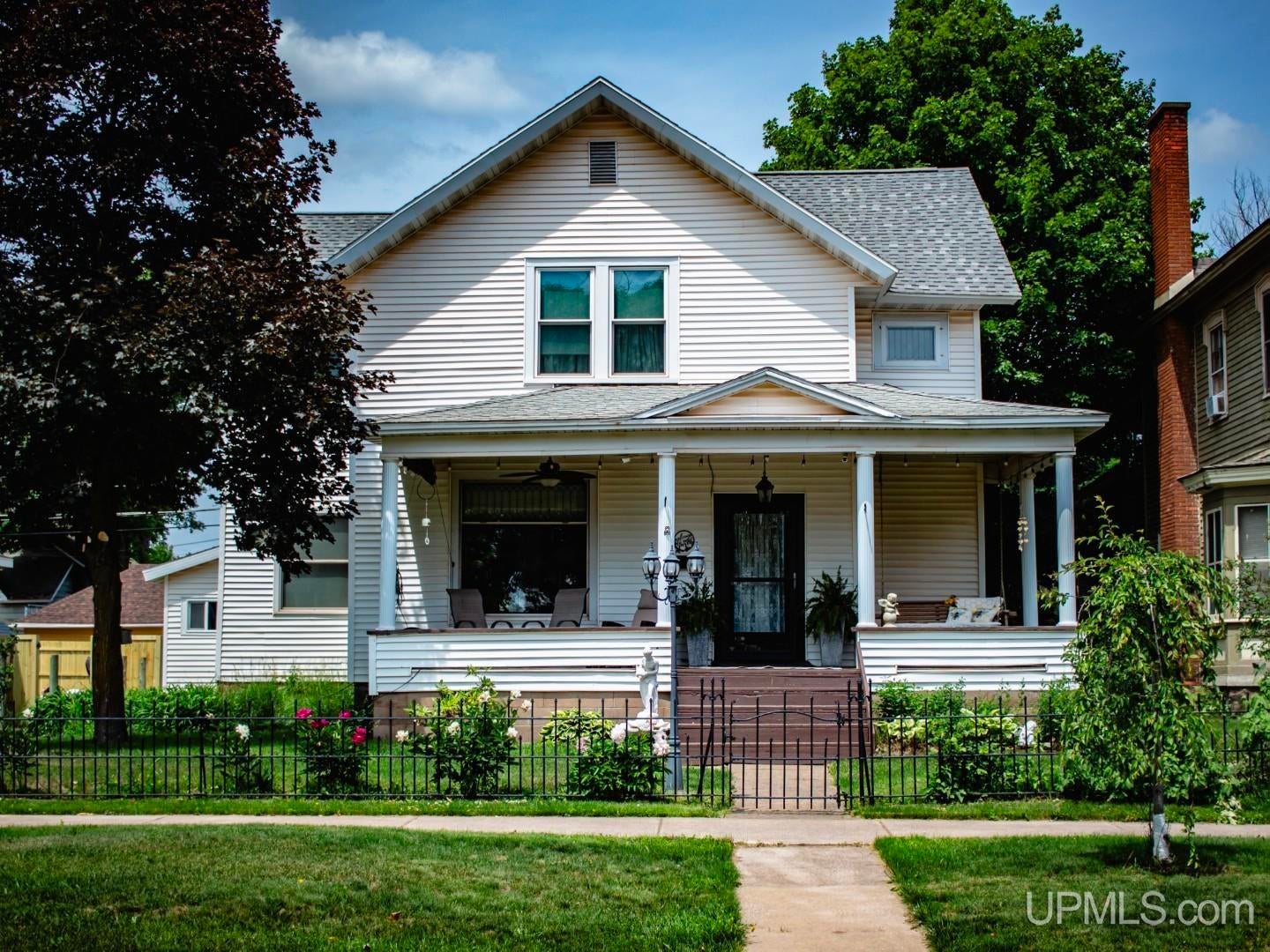 111 E Main Street — photo
