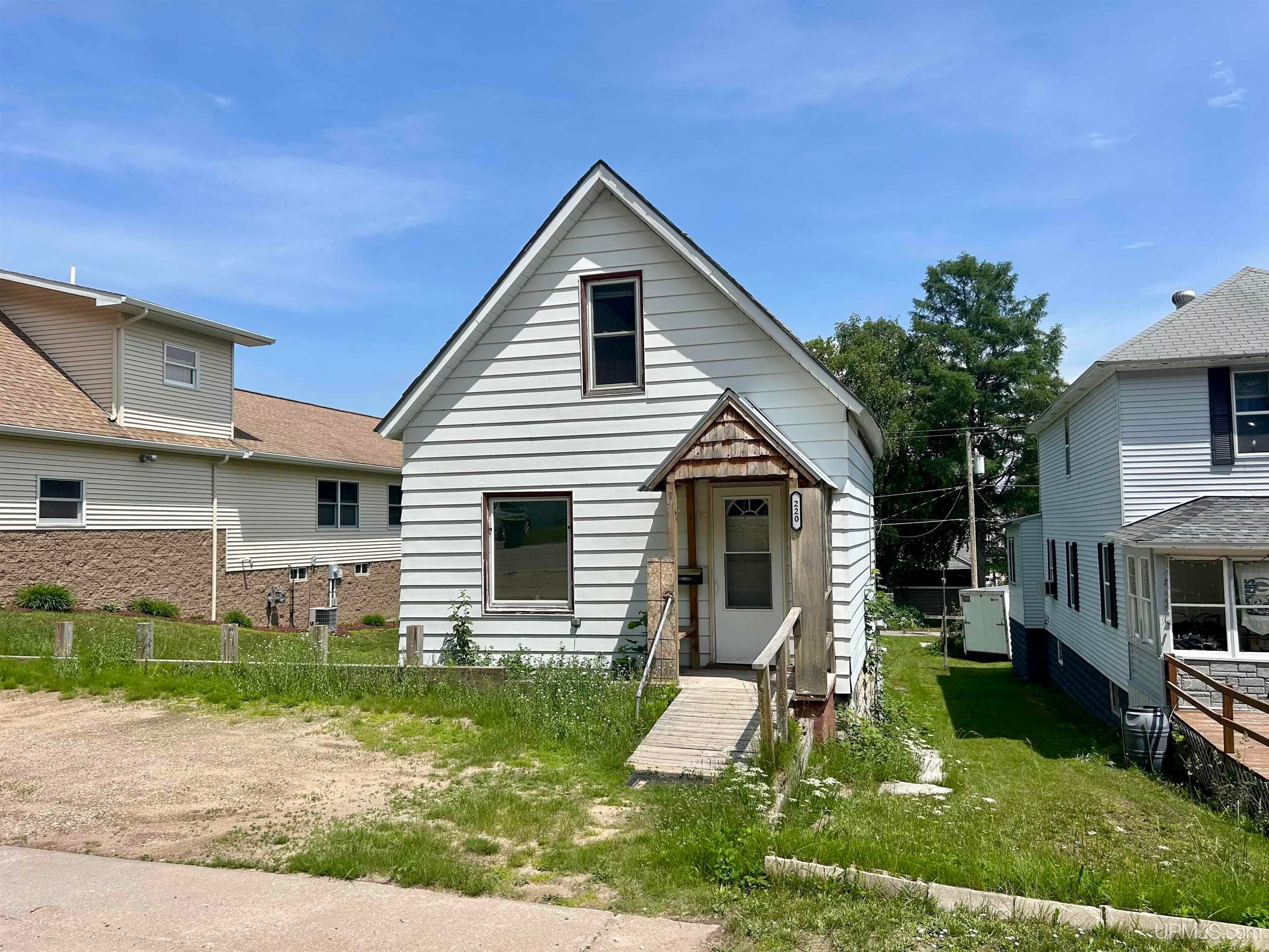 220 W Chocolay Street — photo
