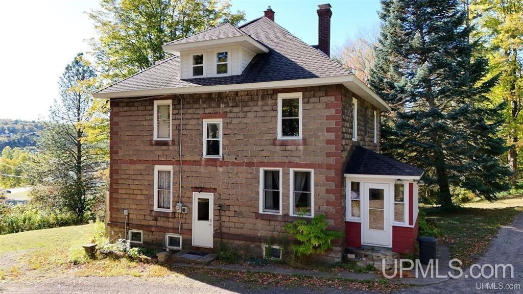 21342 Royce Road — photo