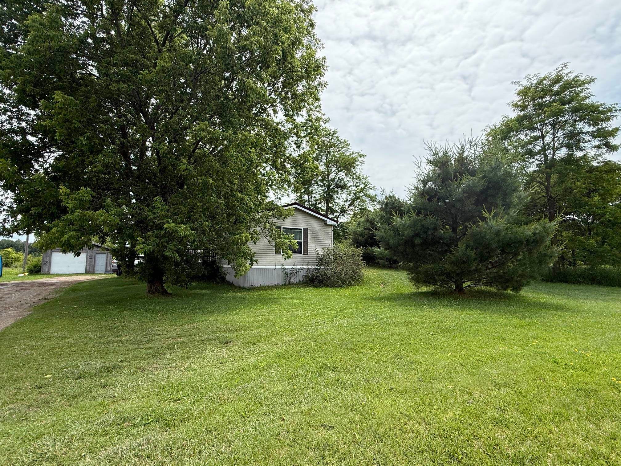 1850 E M 30 Highway — photo
