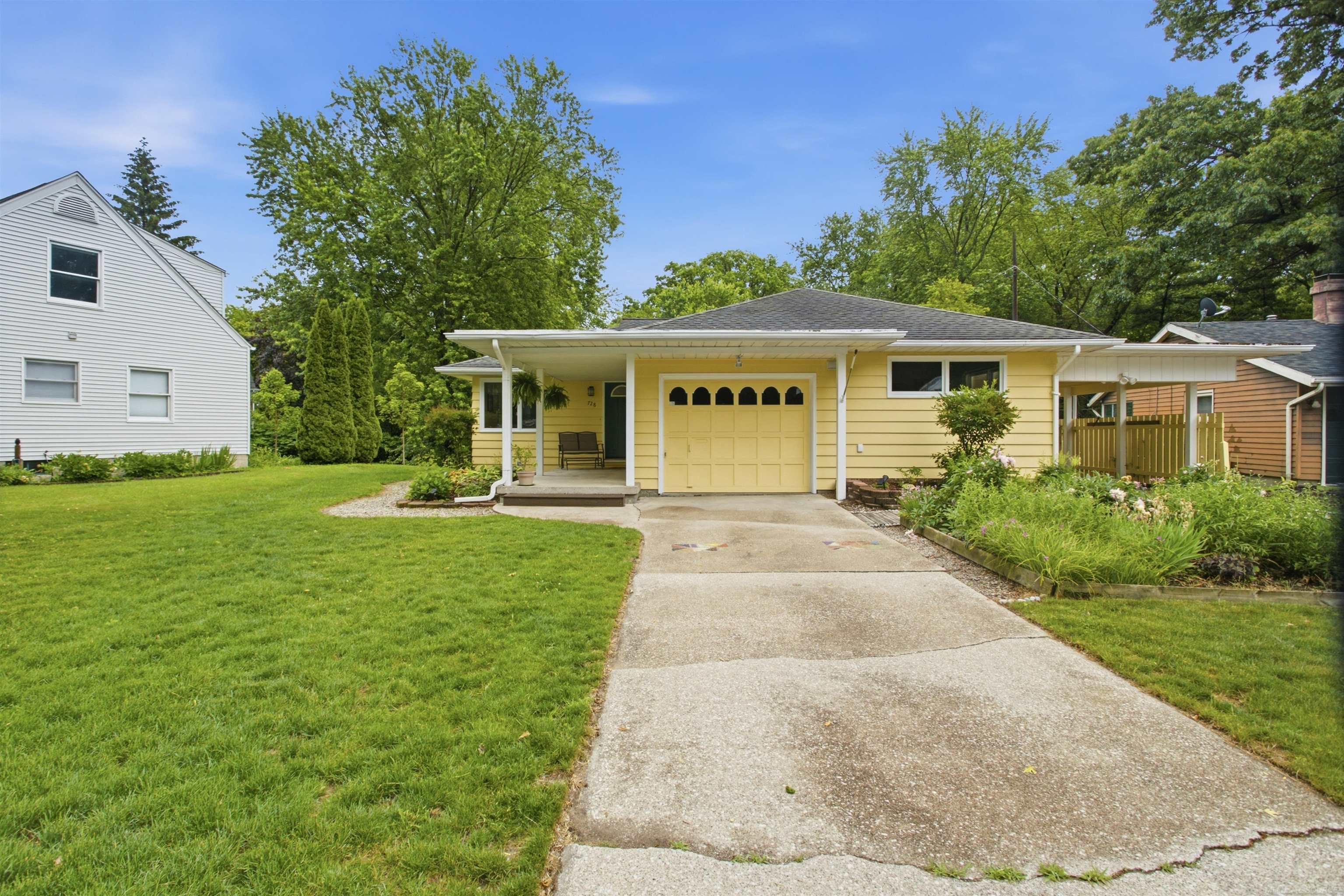 728 Lakeview Drive — photo