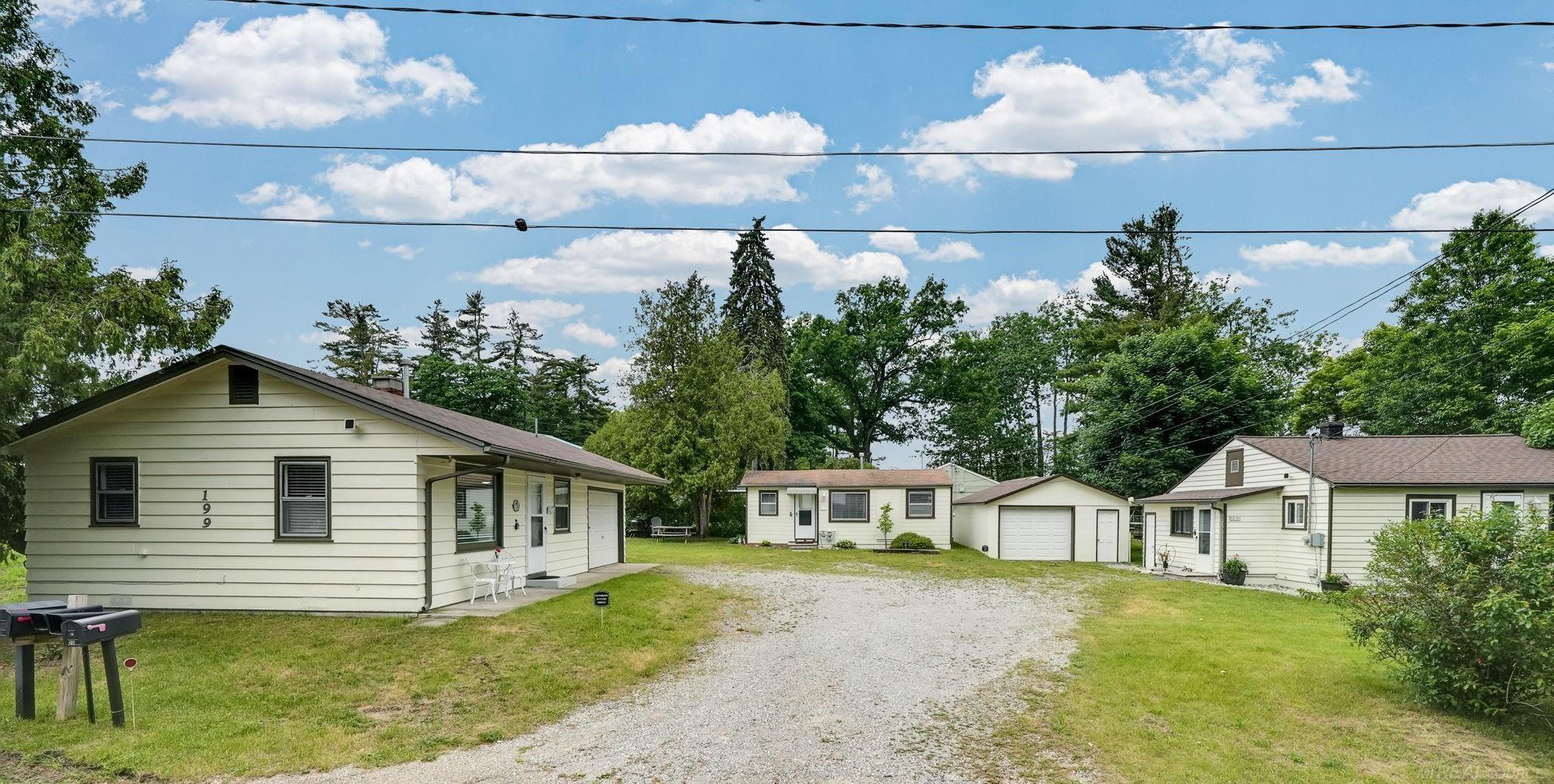 199-201-203 Gasoline Alley — photo