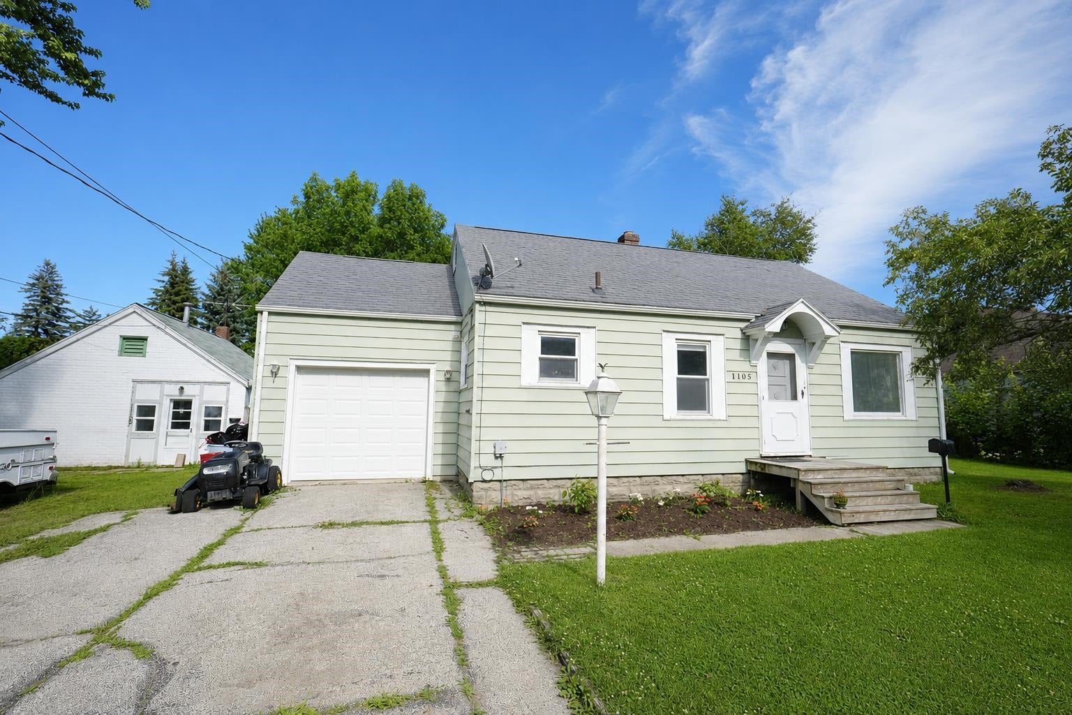 1105 Langstaff Street — photo