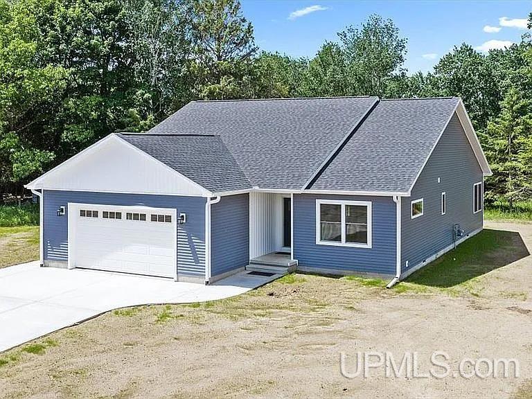 820 Willow Creek Road — photo
