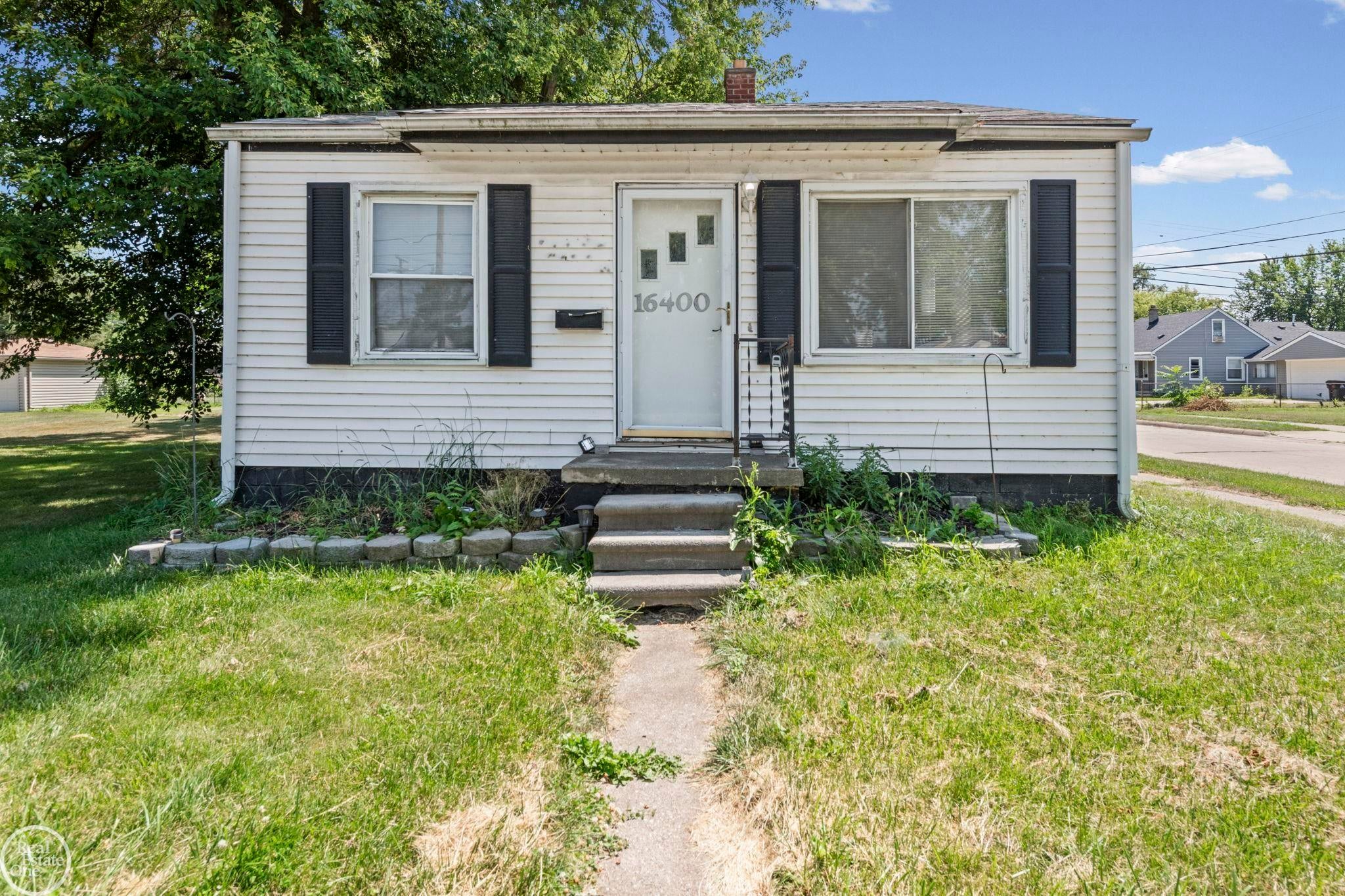 16400 Curtis Street — photo