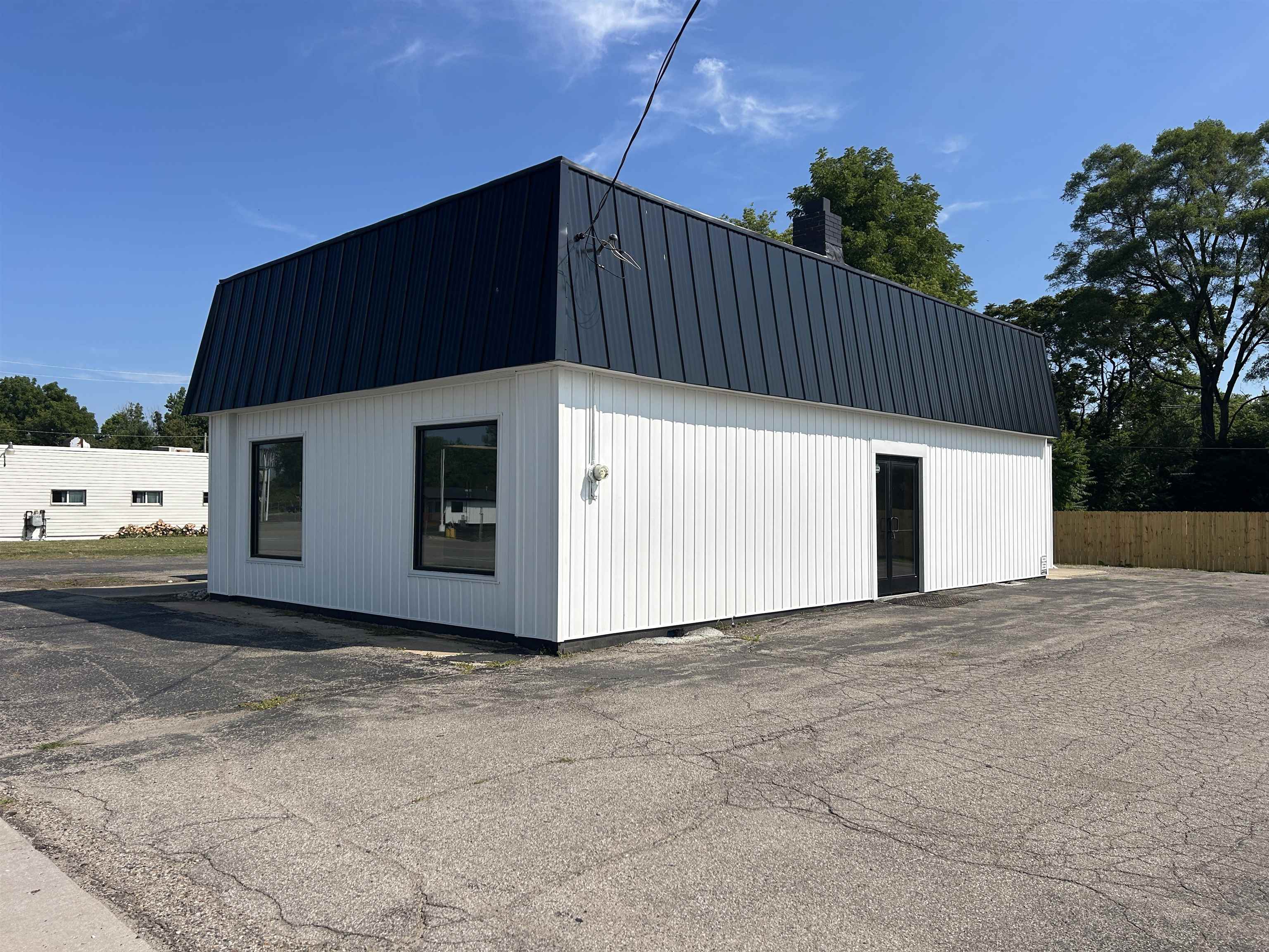 5143 S Saginaw Street — photo