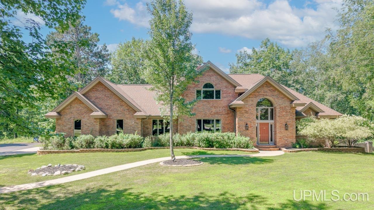 860 Evergreen Court — photo