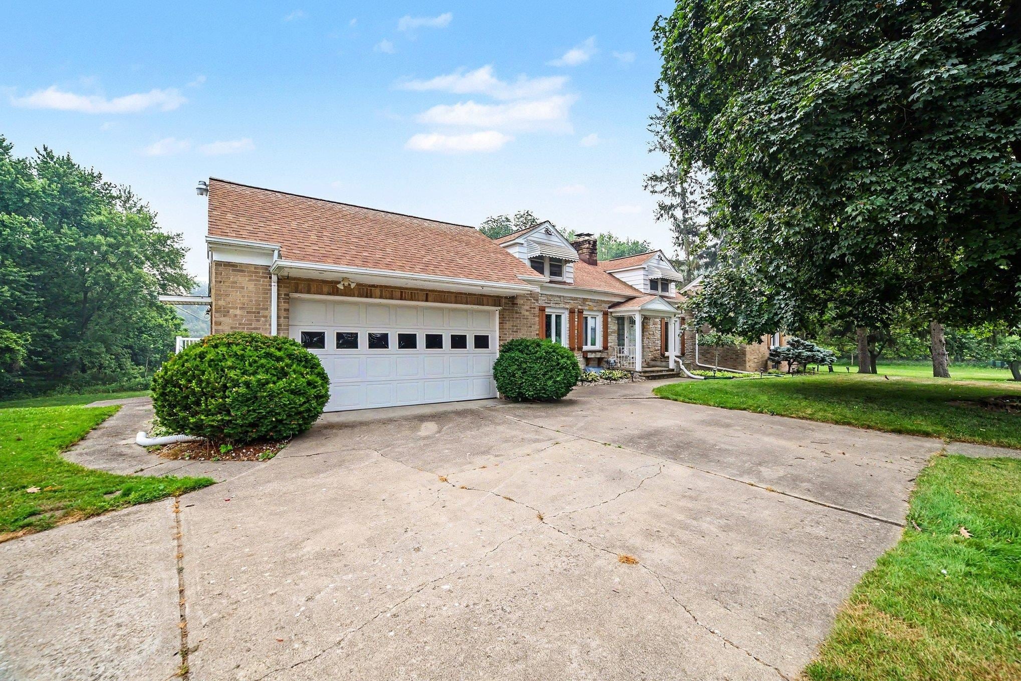 1180 N River Road — photo