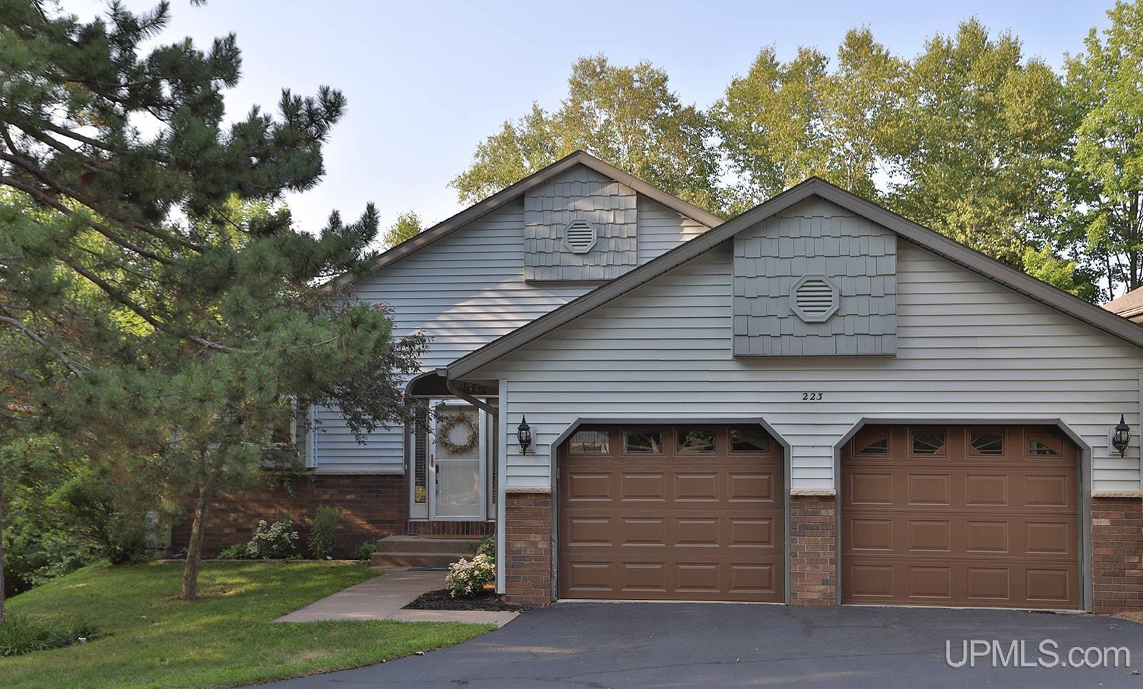223 Crestview Drive — photo