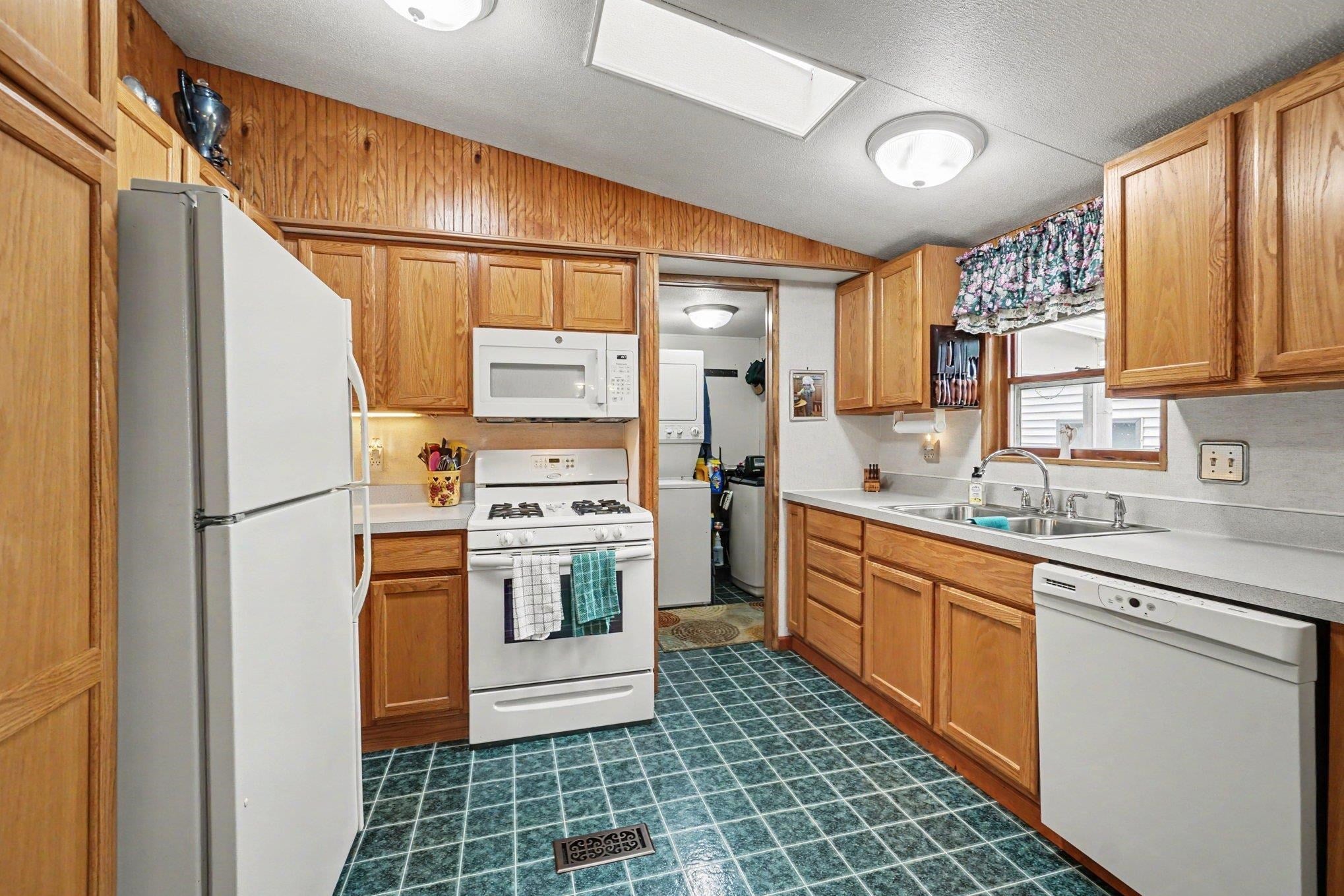425 E Maple Street, Gladwin, MI 48624 — photo 3