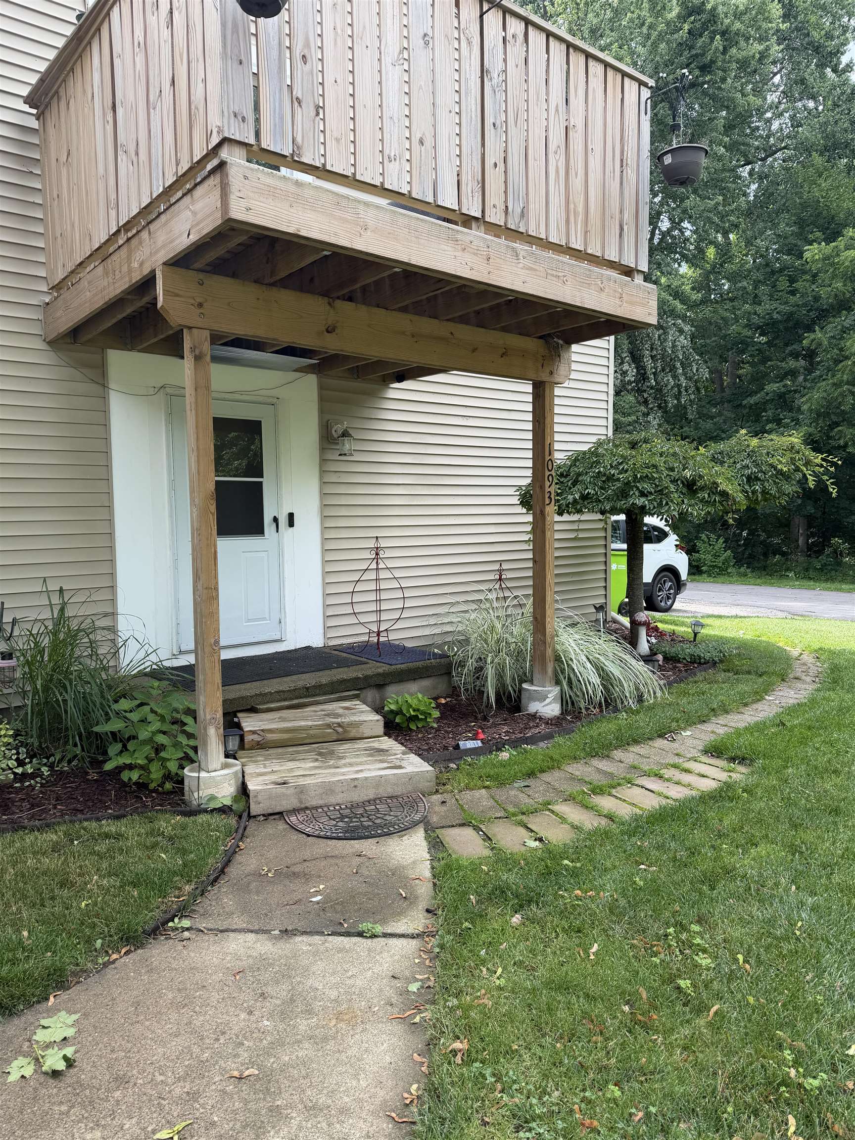 1093 Green Meadows Drive — photo