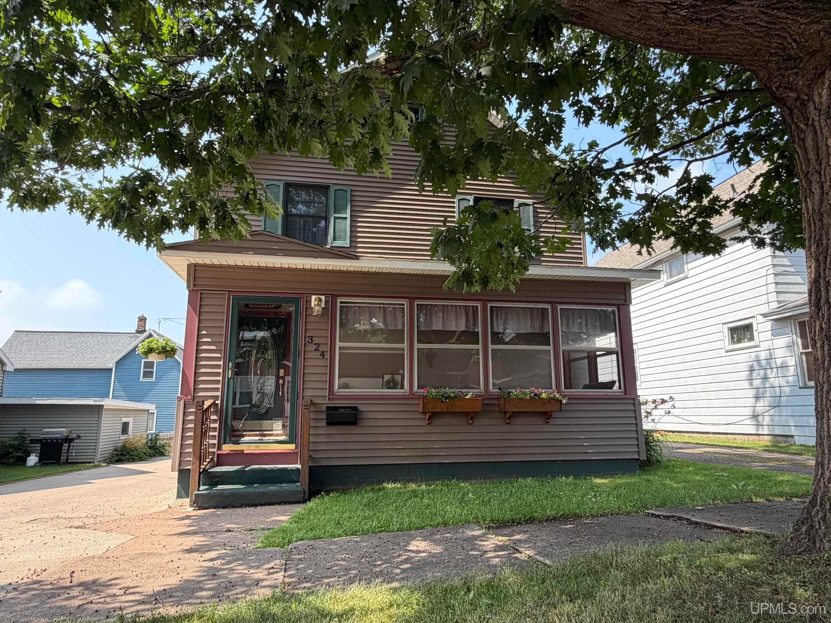 324 W Ridge Street — photo