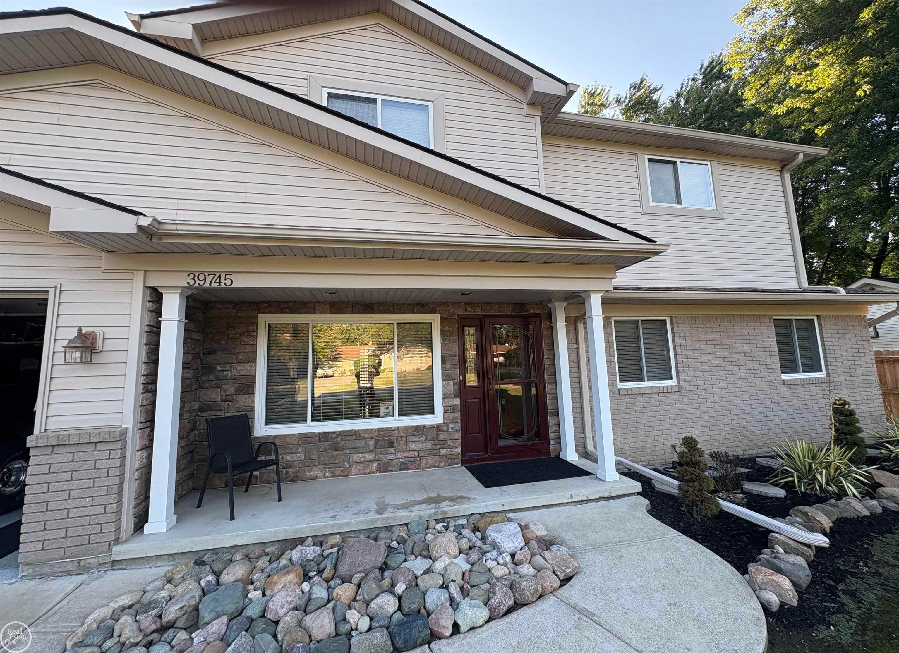 39745 Sylvia Street — photo