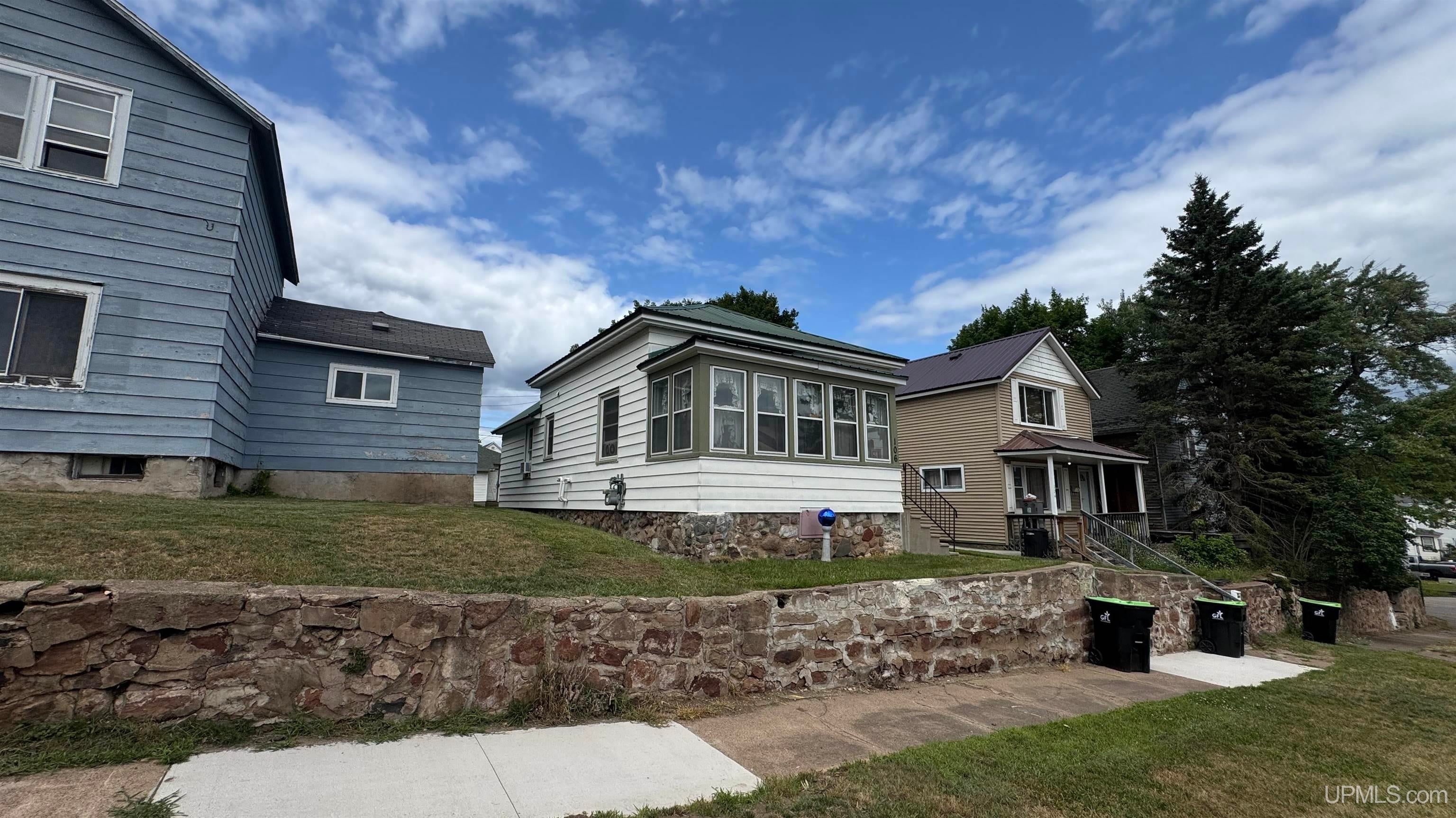 106 W Fleshiem Street — photo