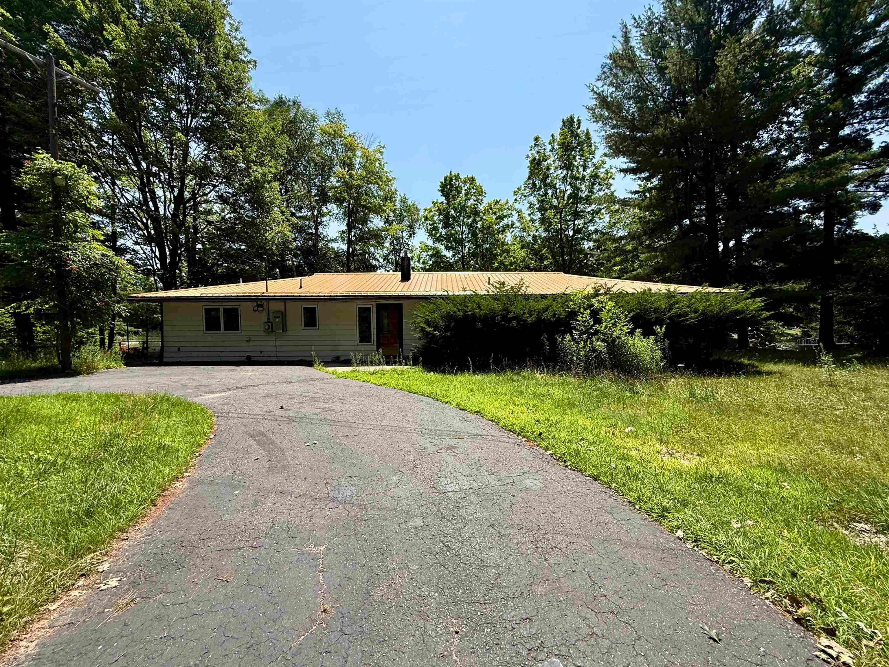 2444 Boman Road — photo