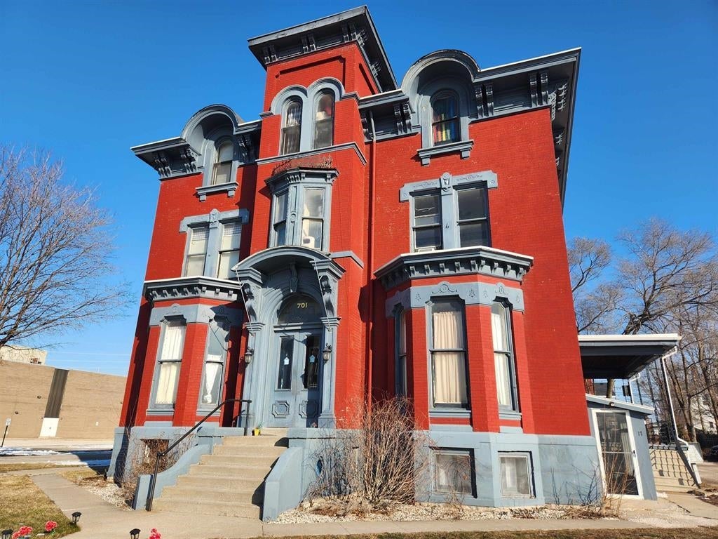 701 Center Avenue 11 — photo