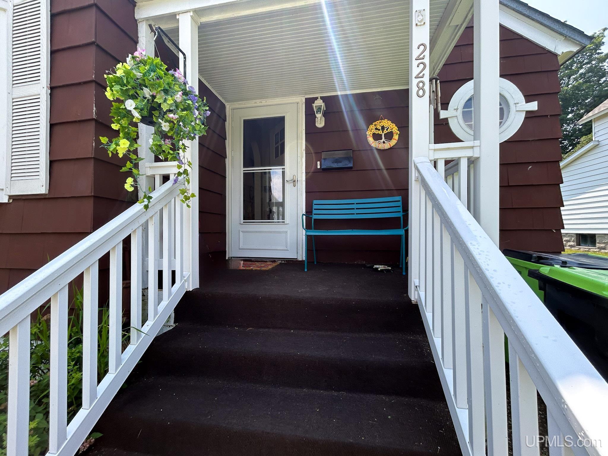 228 E Chocolay Street, Munising, MI 49862 — photo 2