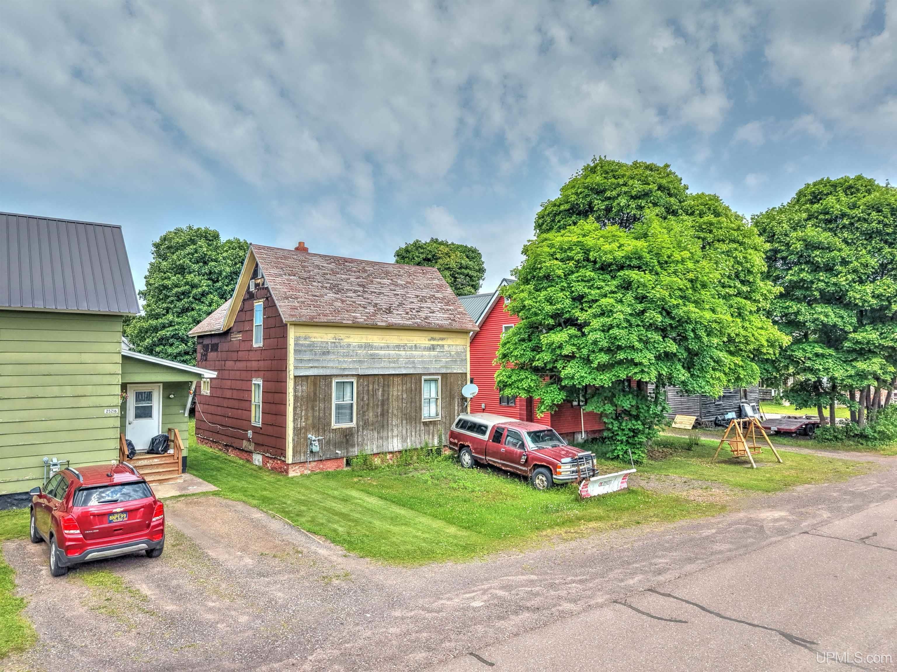 25220 Elm Street — photo