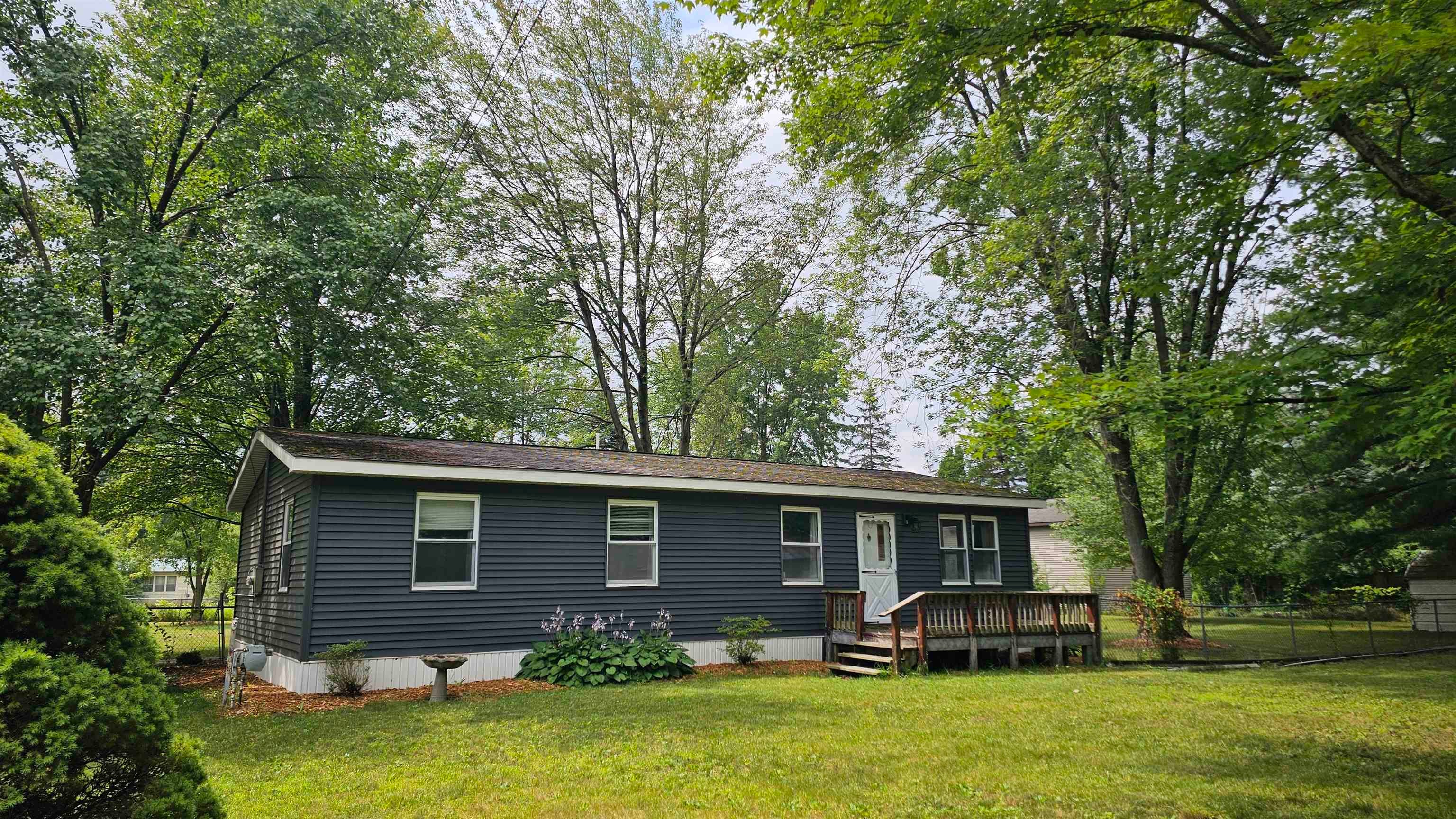 1096 E Walnut Street — photo