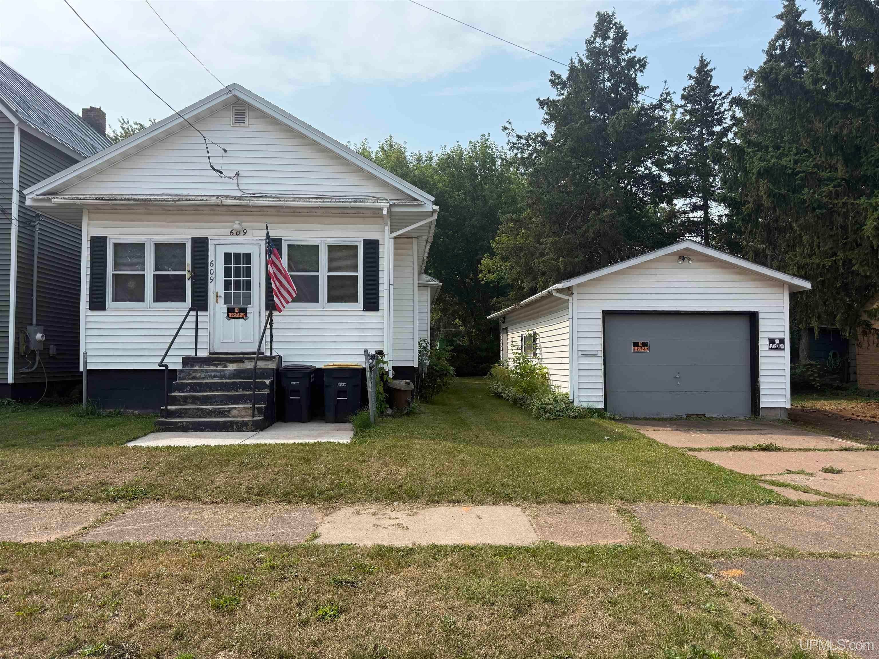 609 Sutherland Street — photo