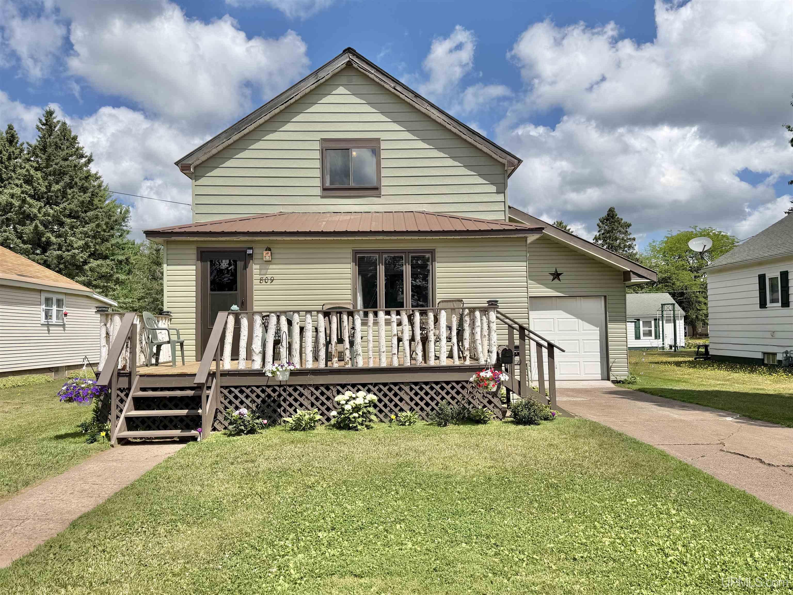809 E Pierce Street — photo
