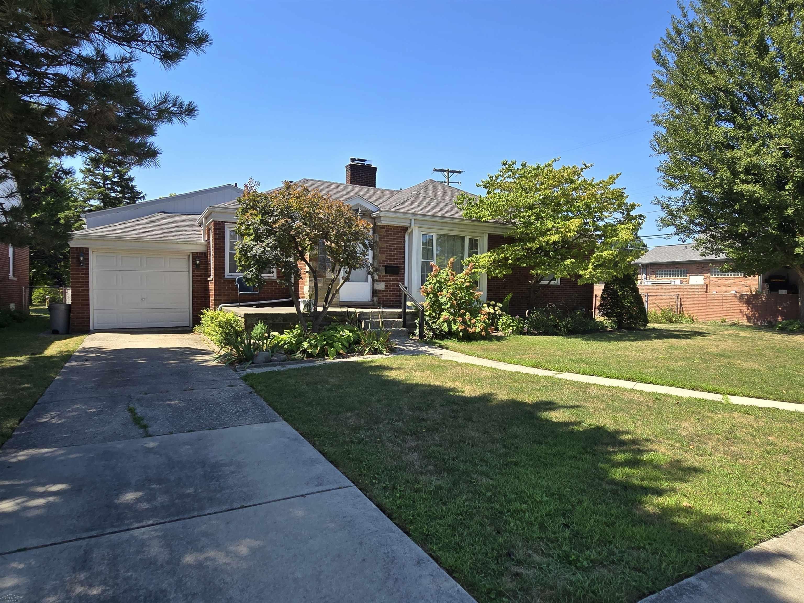 22300 Edmunton Street — photo