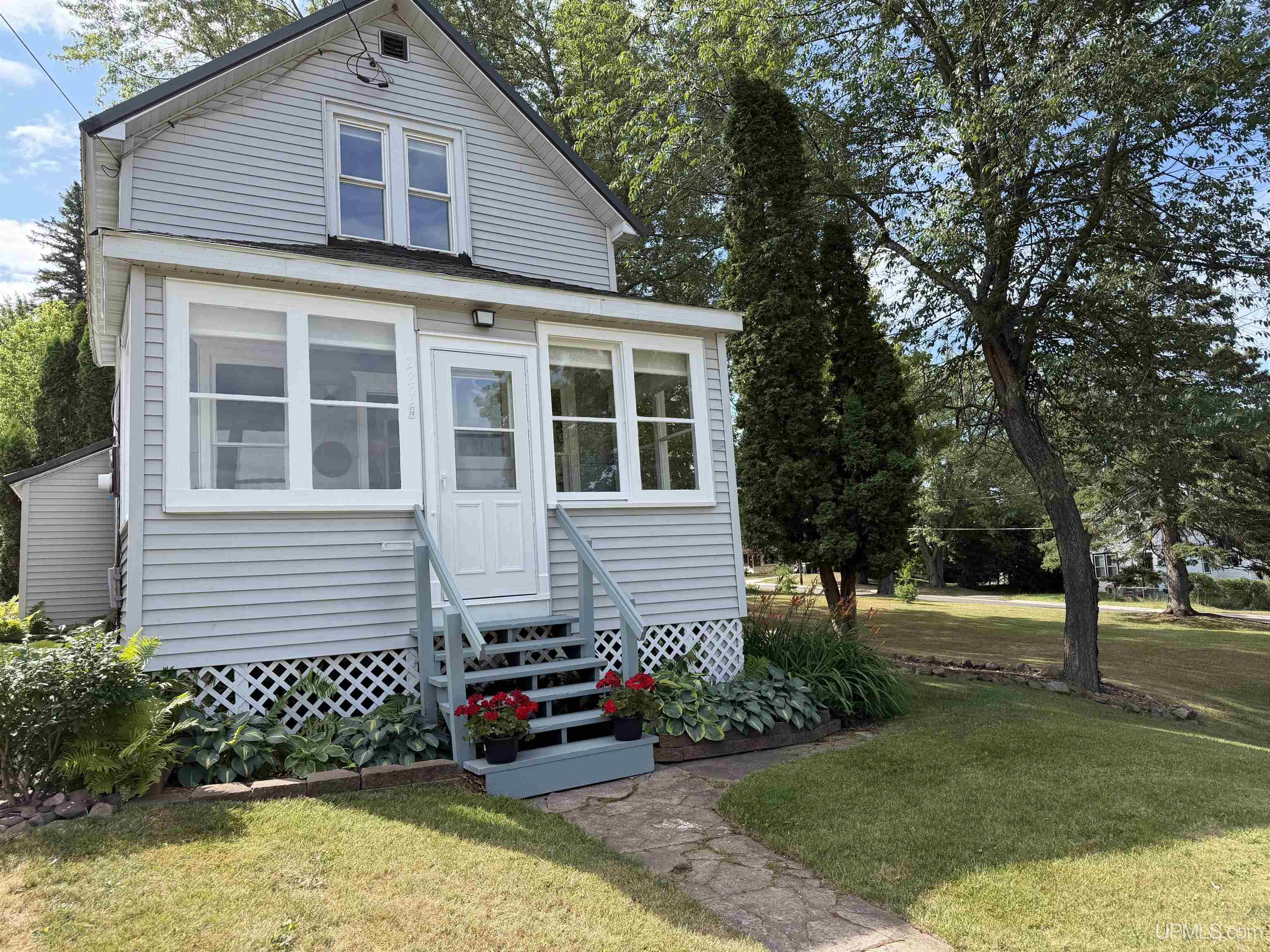 229 Evans Street — photo