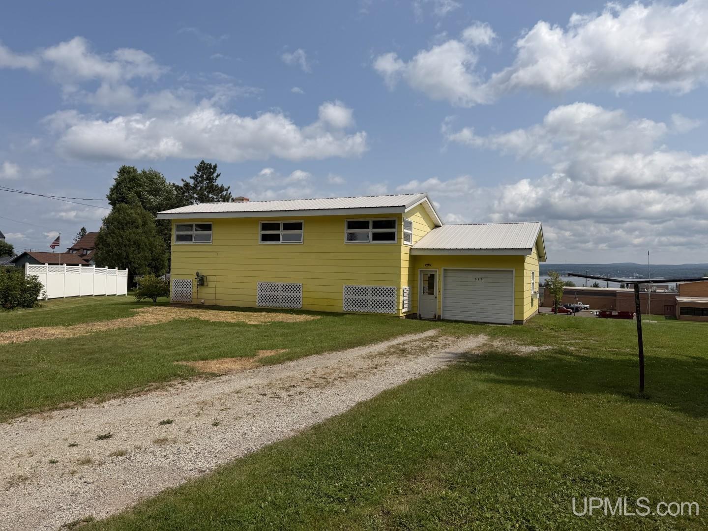 515 Bowling Avenue — photo