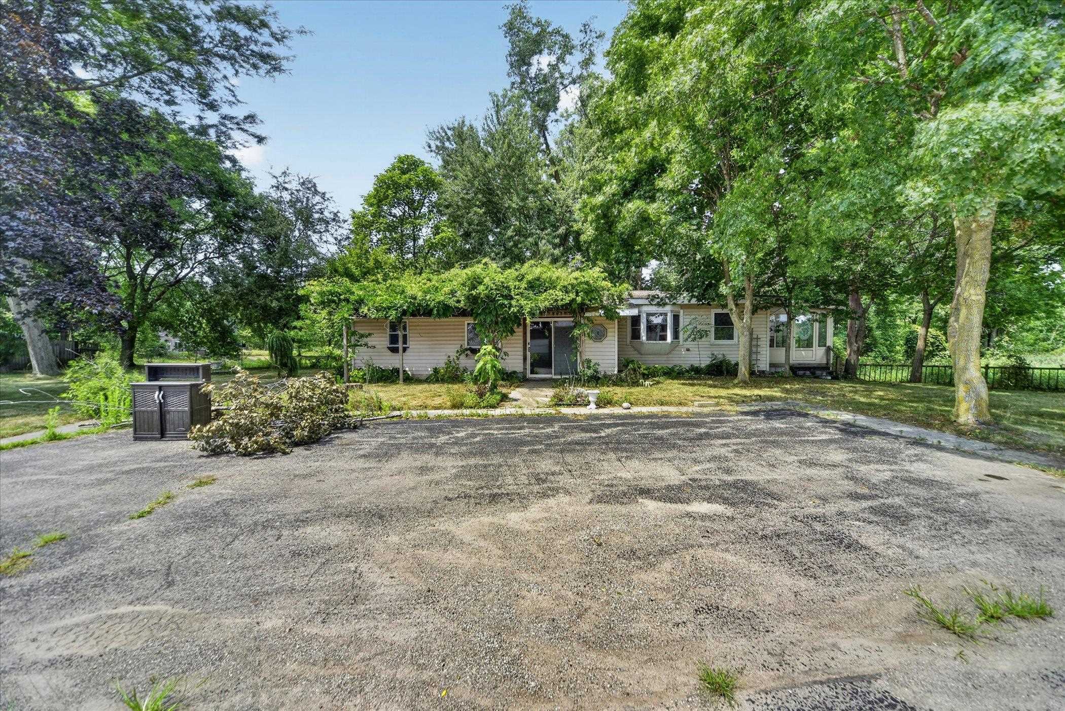1792 E Lansing Road — photo