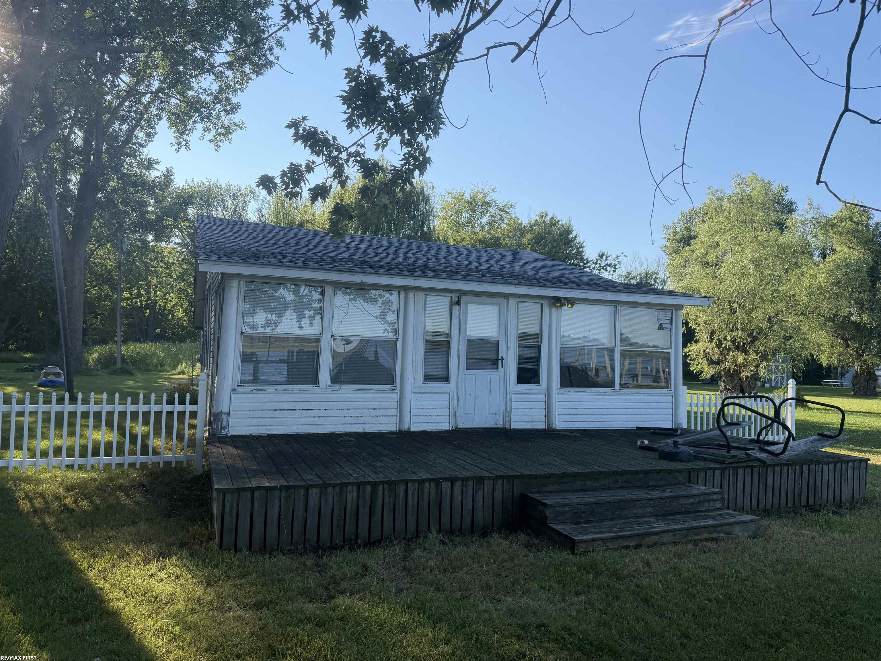6540 Dickinson Island — photo