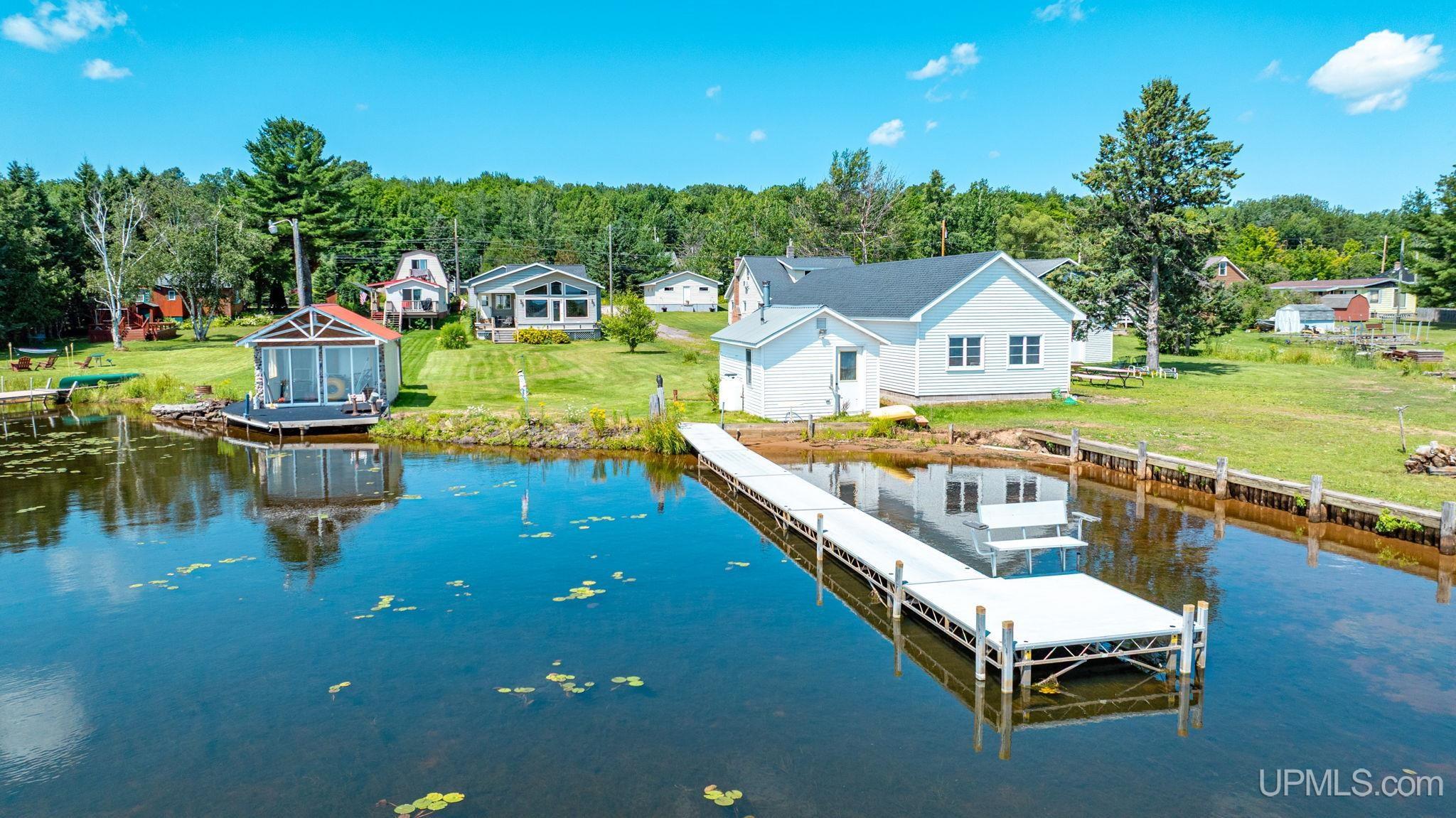 42720 Lakeshore Drive — photo