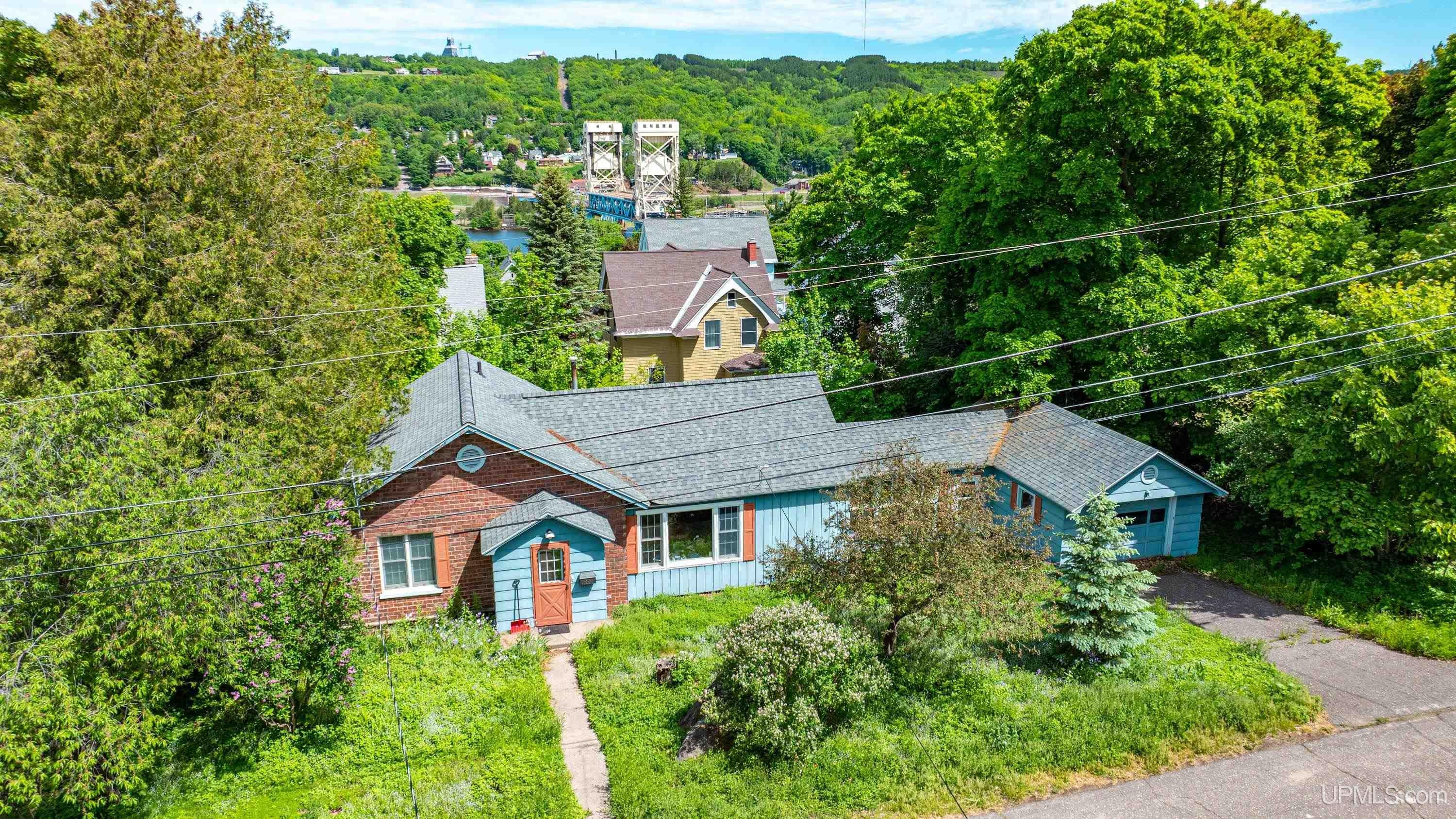 204 W Douglass Street — photo