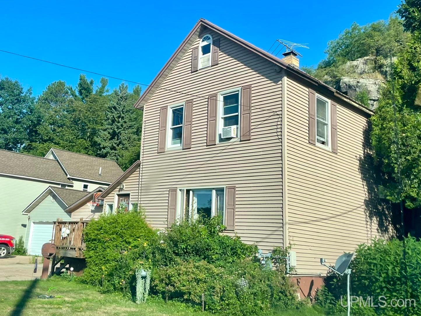 137 Cliff Street — photo