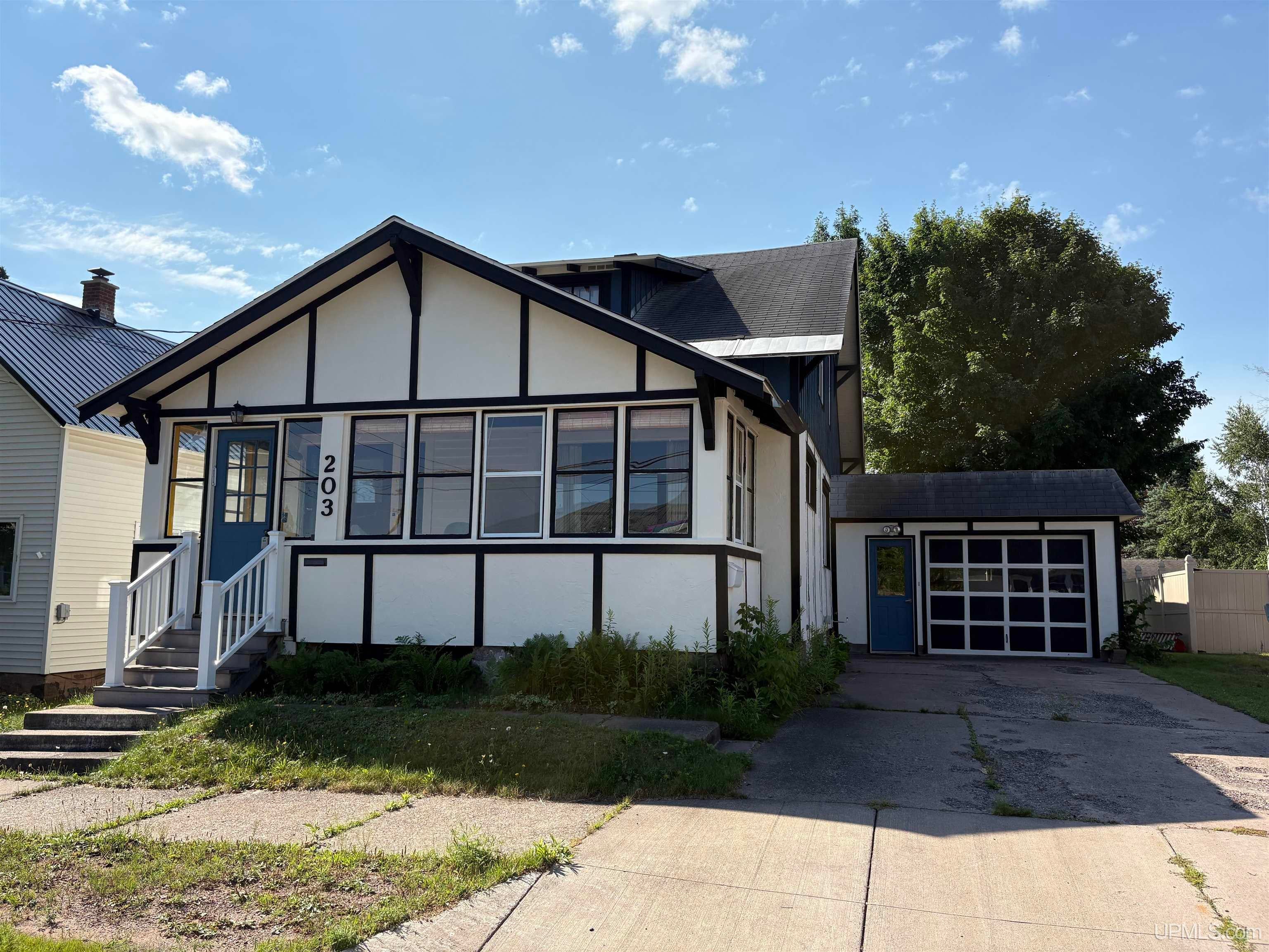 203 W Francis Street — photo