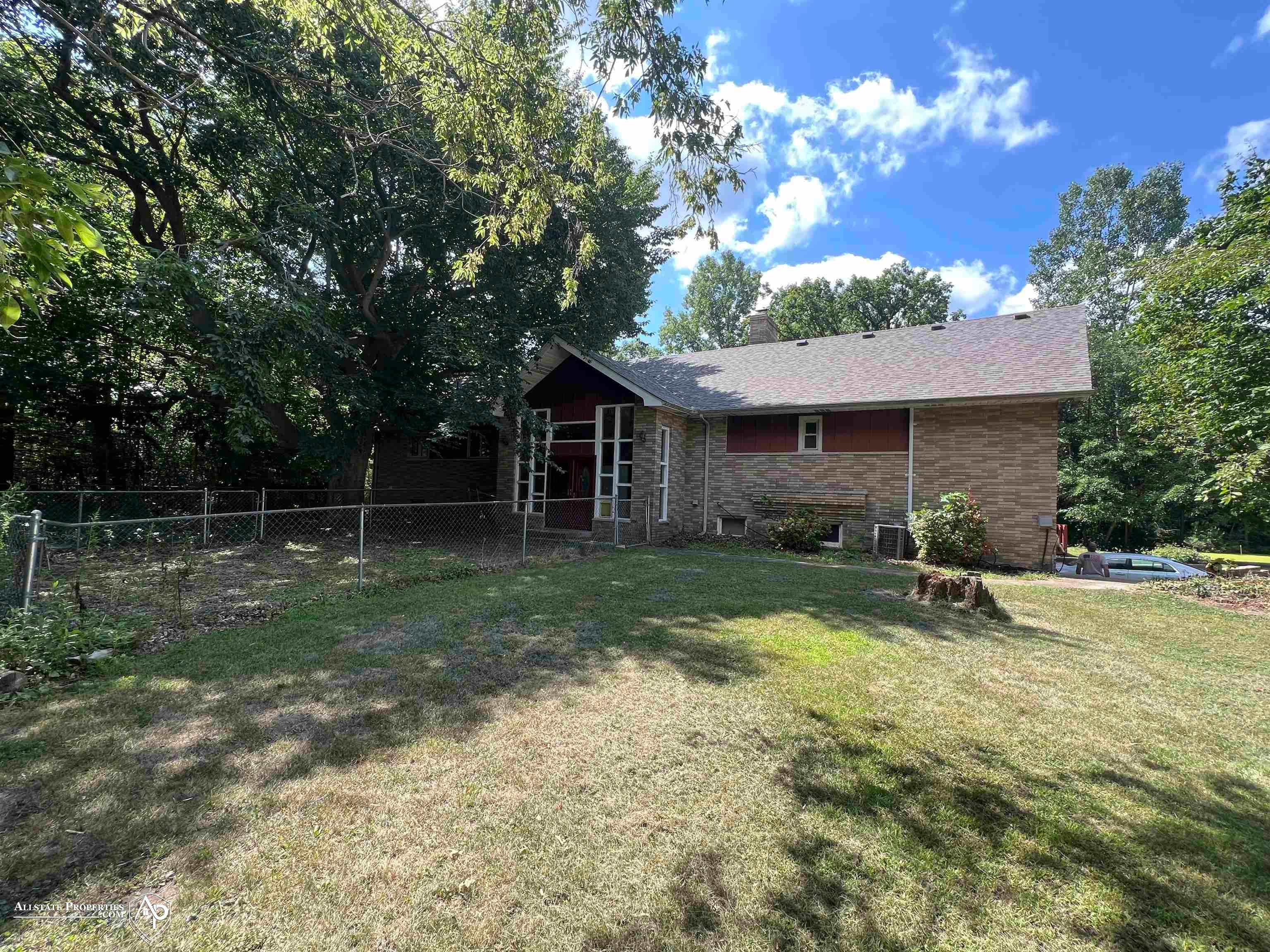 210 Elmwood Drive — photo