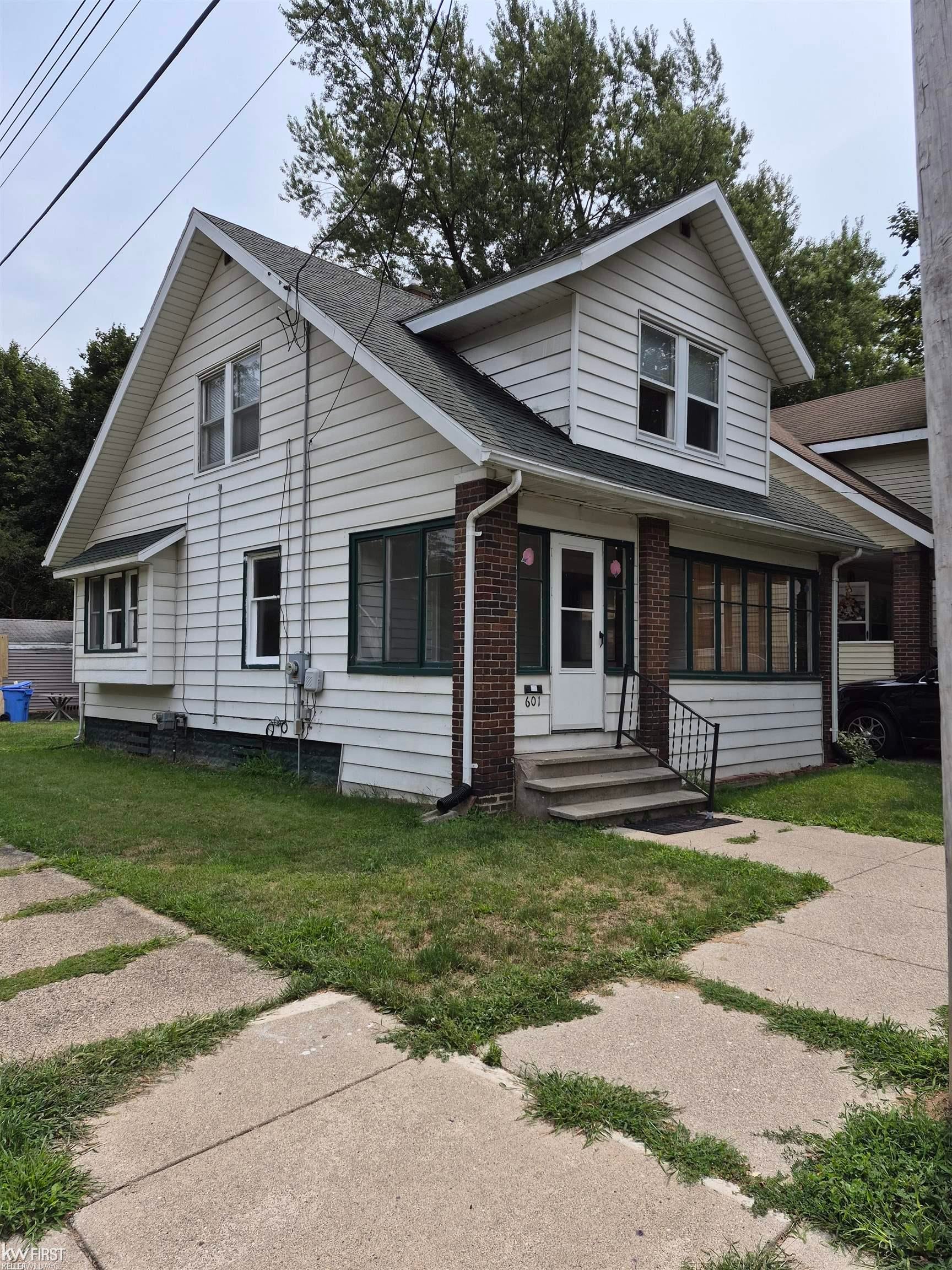 601 Lathrop Street — photo