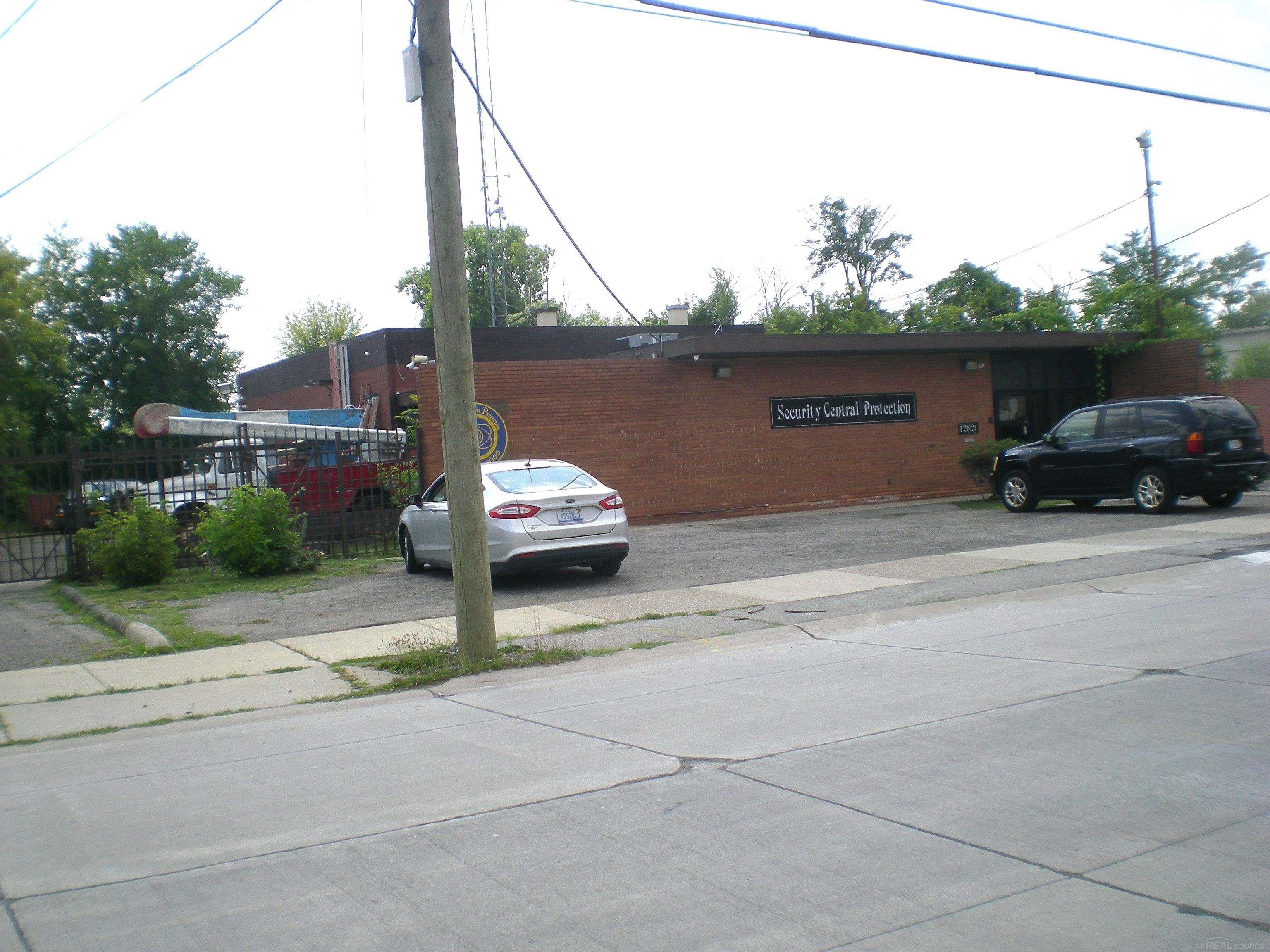 12821 Capital Street — photo