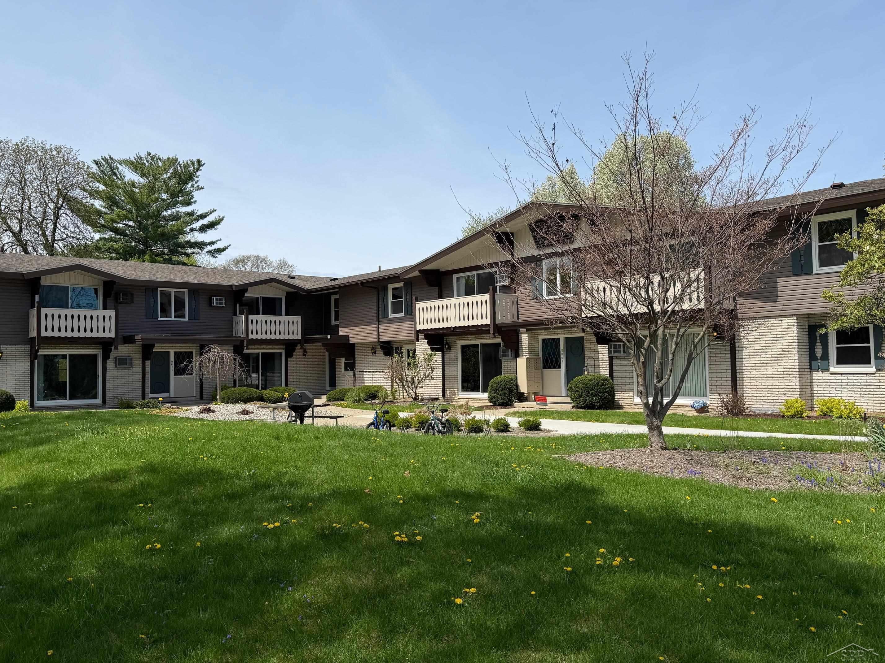 240 W Tuscola Unit 13 Street 13 — photo