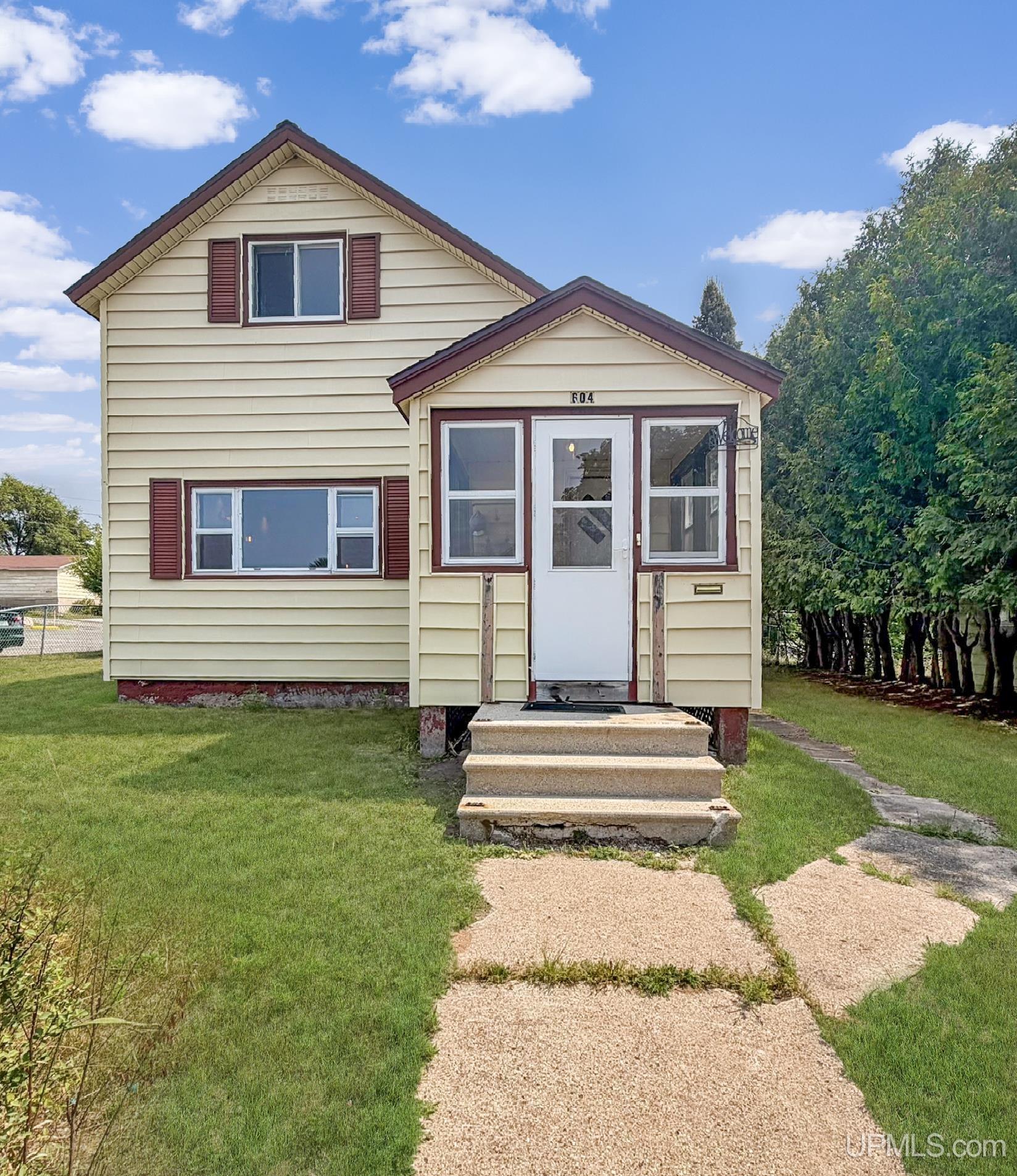 604 Section Street — photo