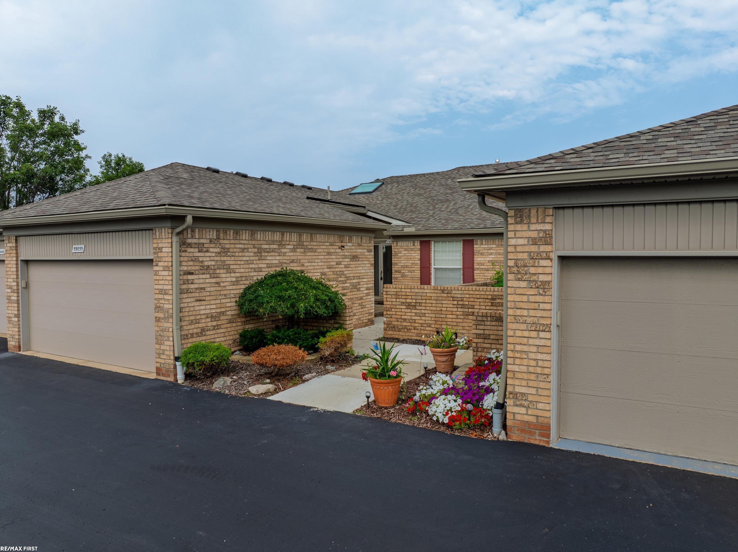 59055 Golden Oak Court — photo