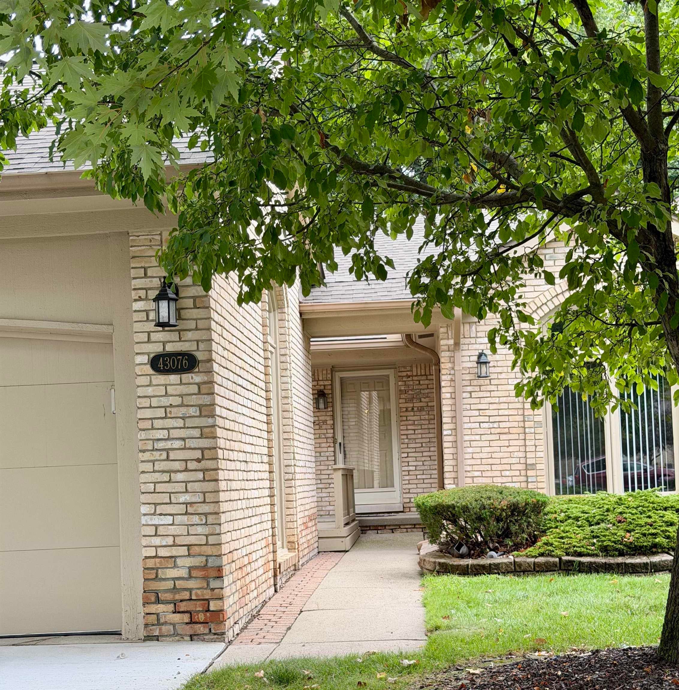 43076 W Kirkwood Drive — photo