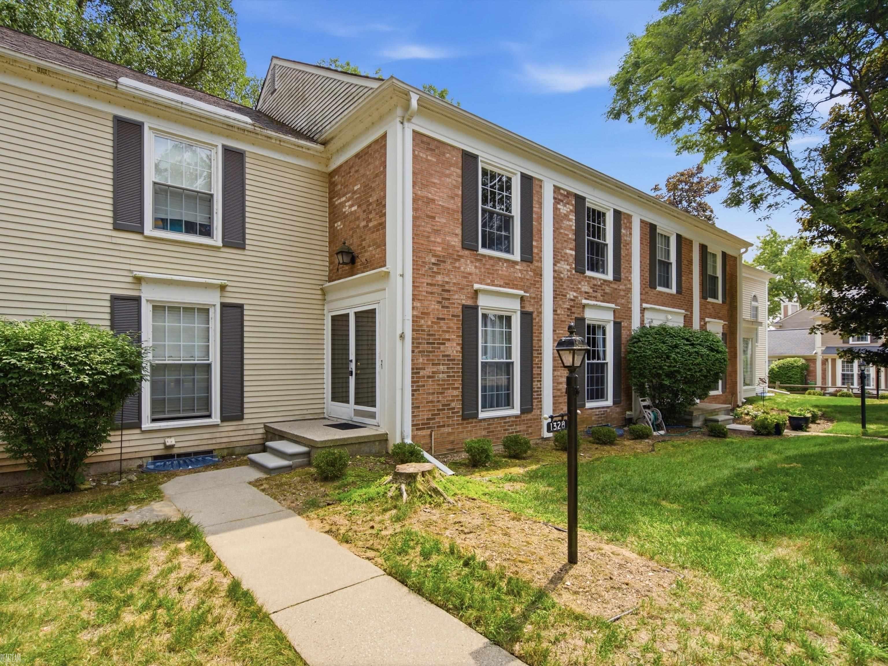 1328 Brook Lane — photo