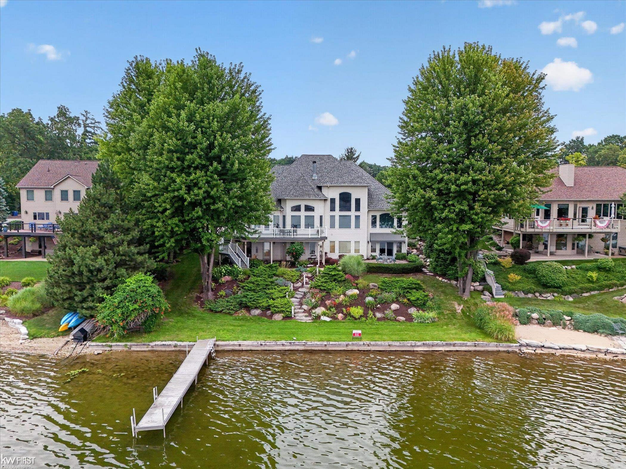 16048 Pine Bluff Court — photo