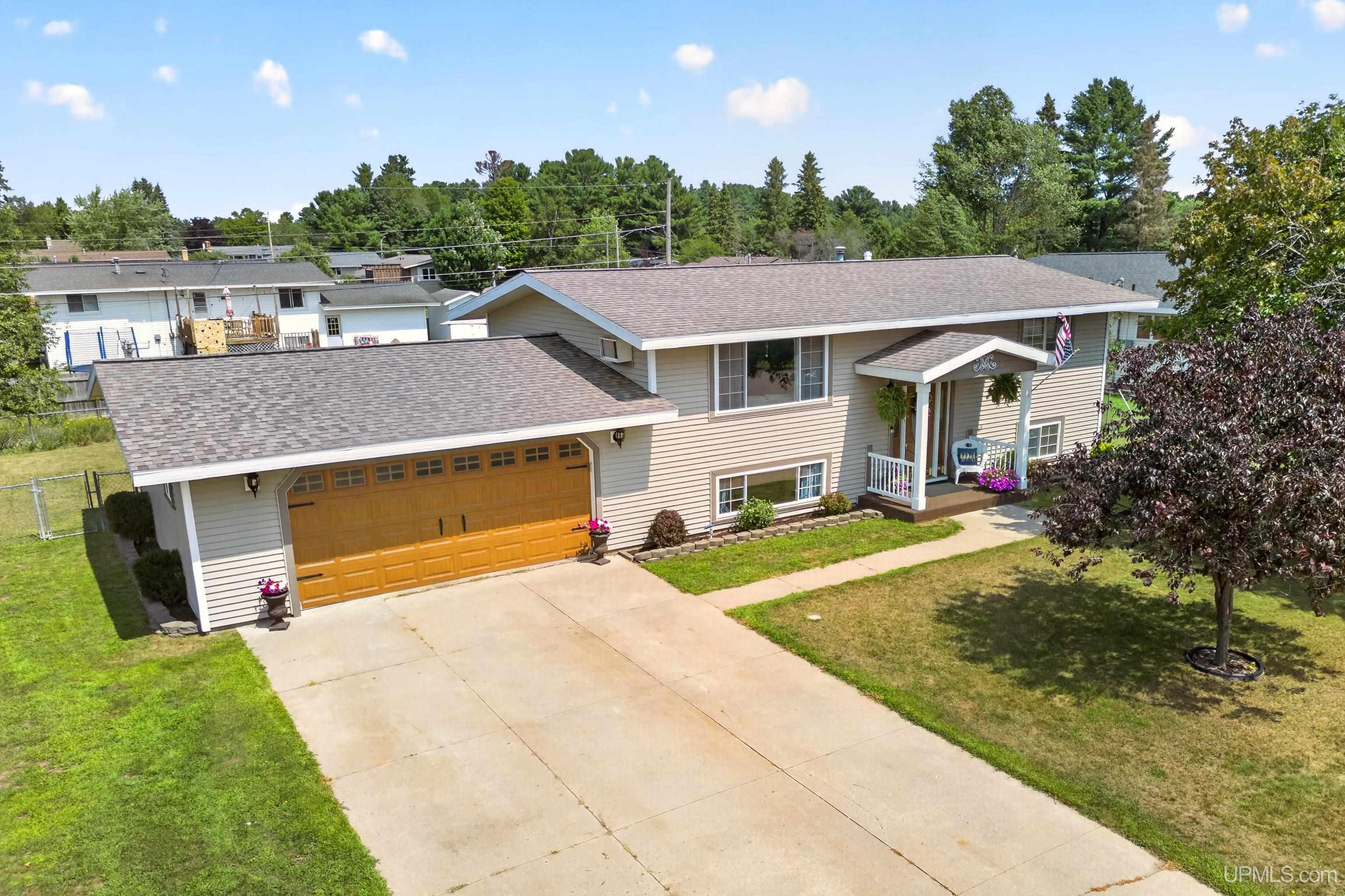 1710 Glenwood Lane — photo
